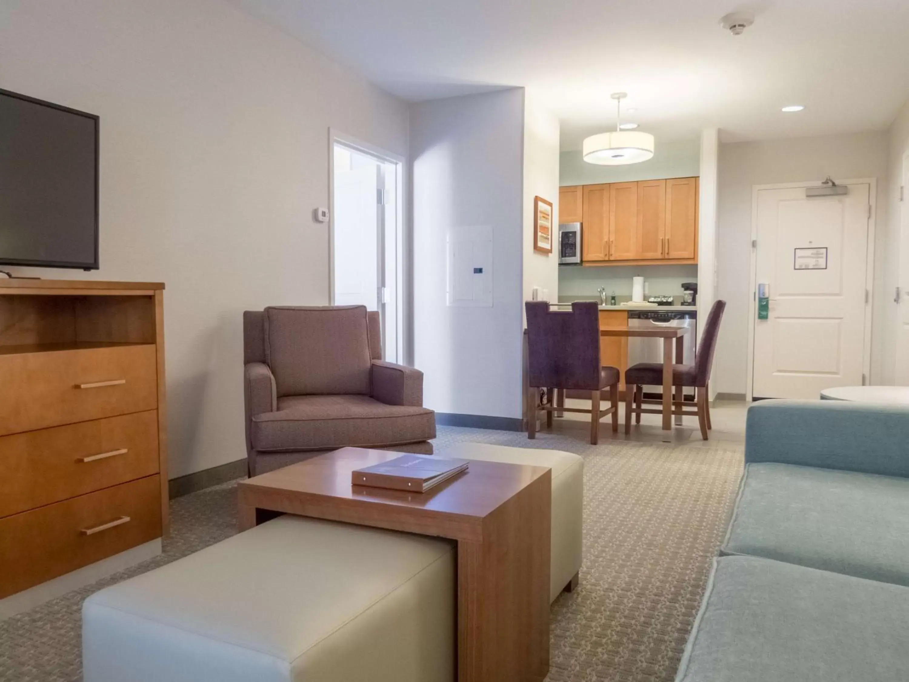 Bedroom, Seating Area in Homewood Suites by Hilton Gateway Hills Nashua