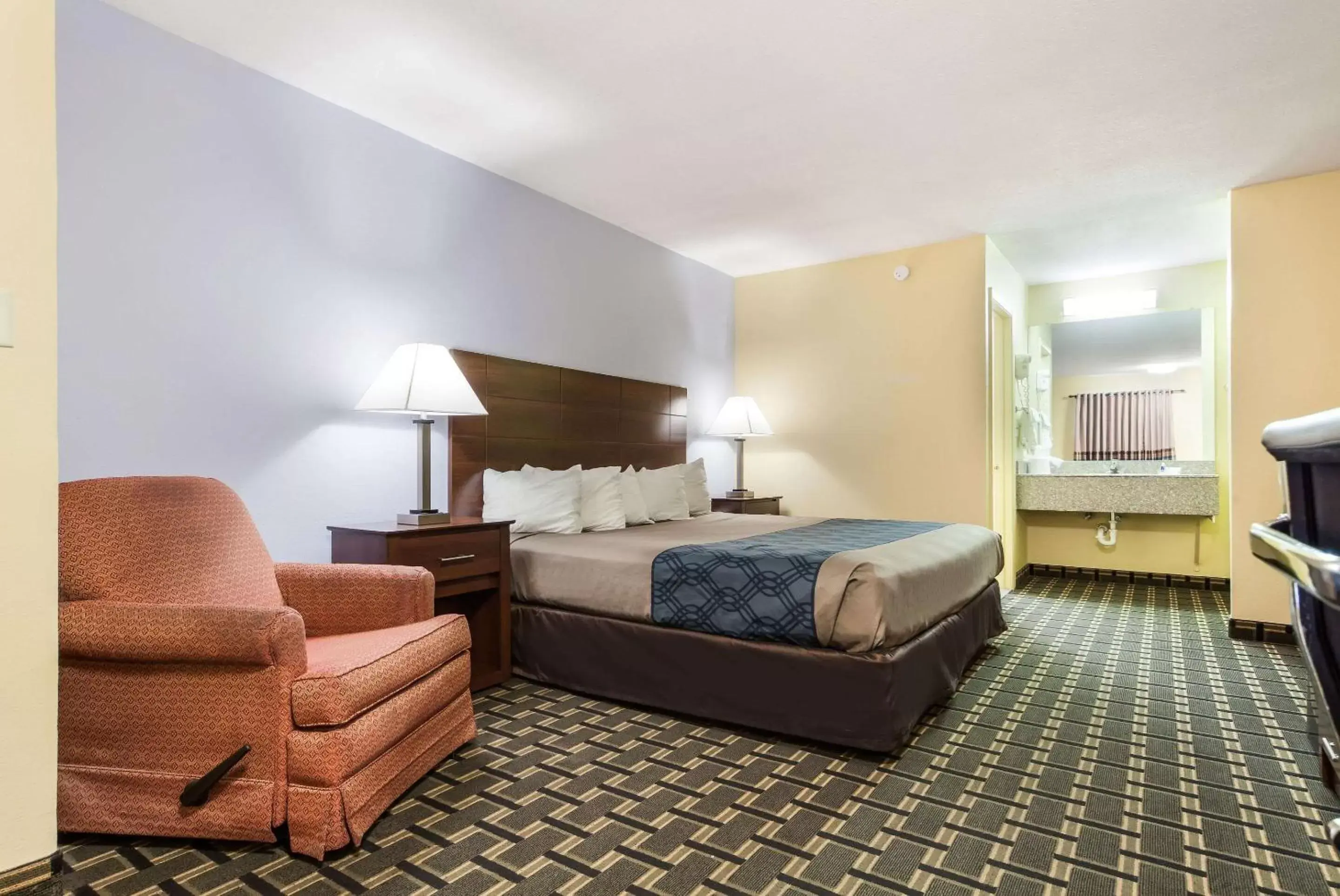 Photo of the whole room, Bed in Rodeway Inn University District