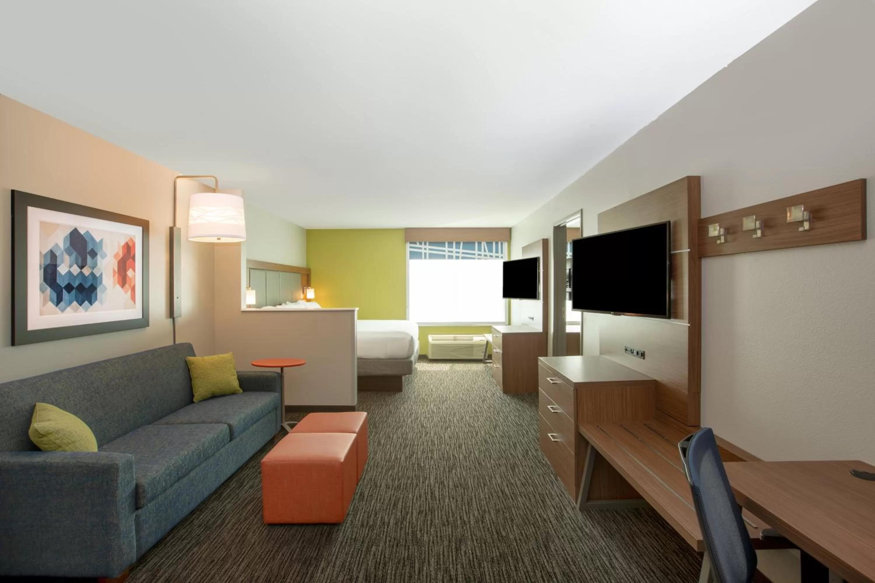 Photo of the whole room, Bed in Holiday Inn Express Hotel & Suites Columbus by IHG