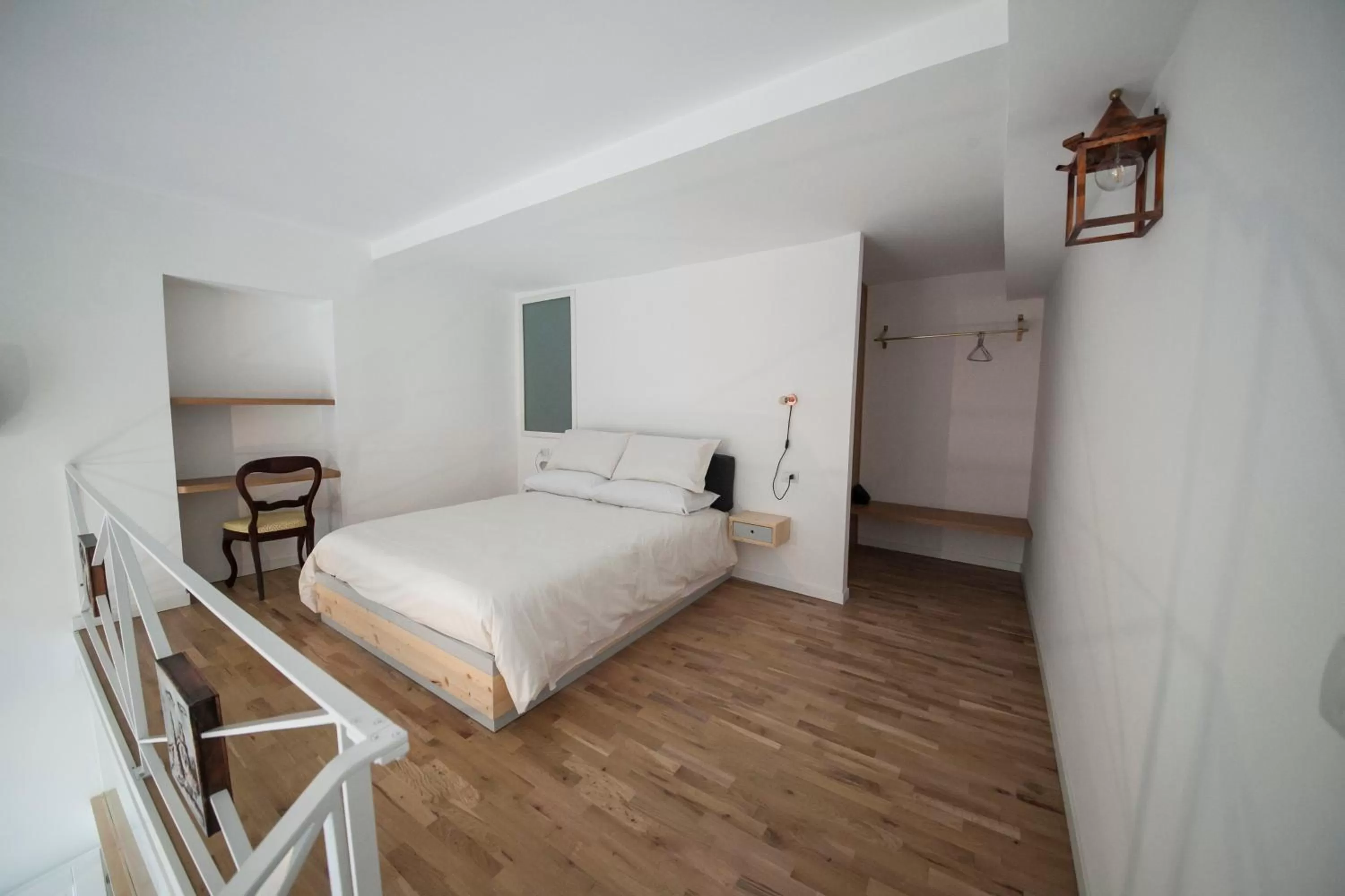 Photo of the whole room, Bed in Ovo - Slow Travel