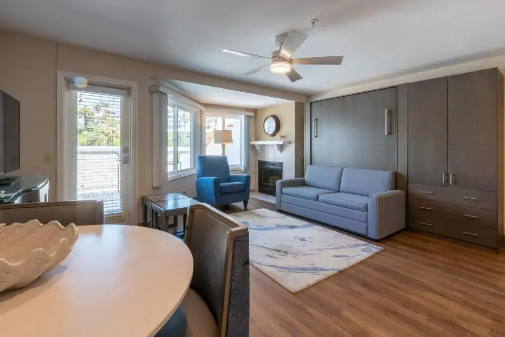 Seating Area in San Clemente Cove Resort