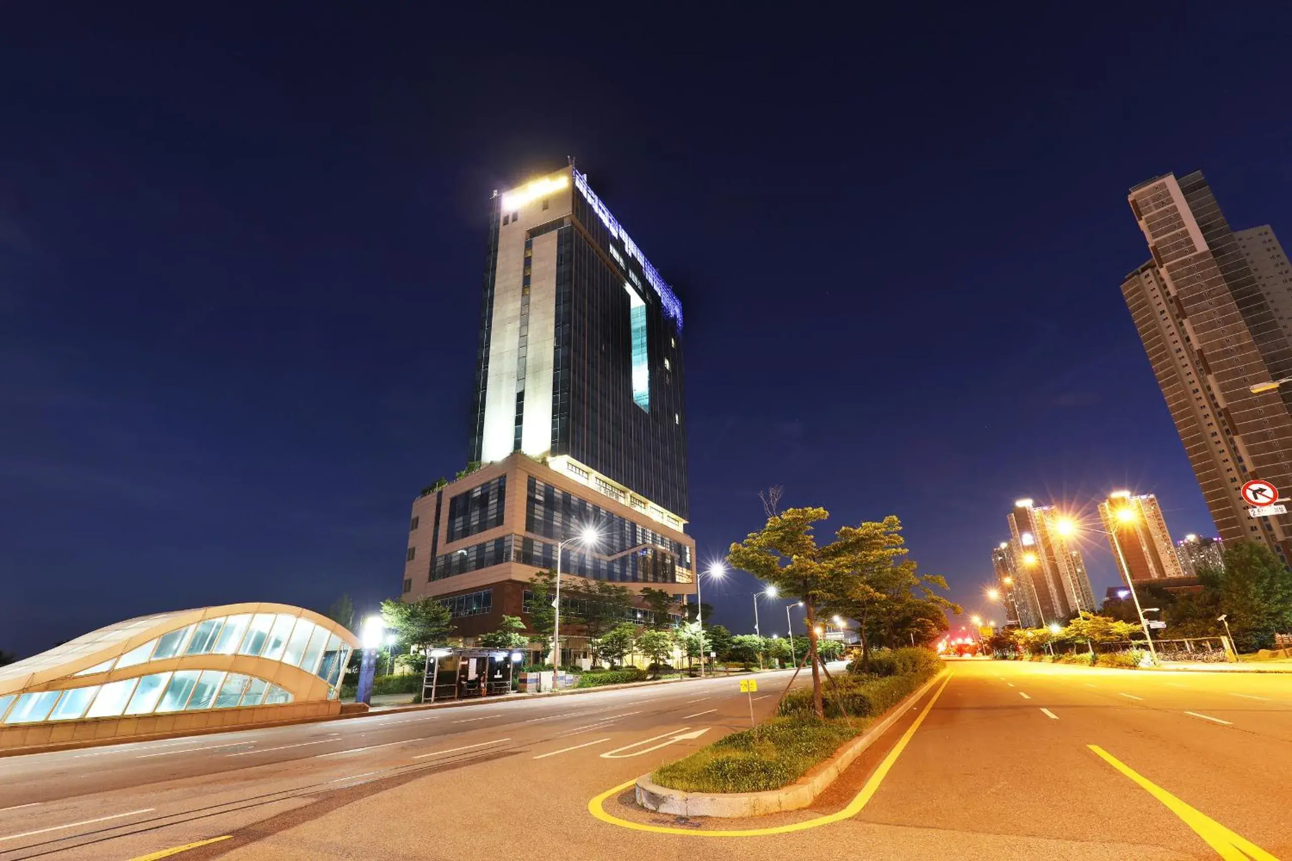 Property building in Bridge Hotel Incheon Songdo Property building in Bridge Hotel Incheon Songdo