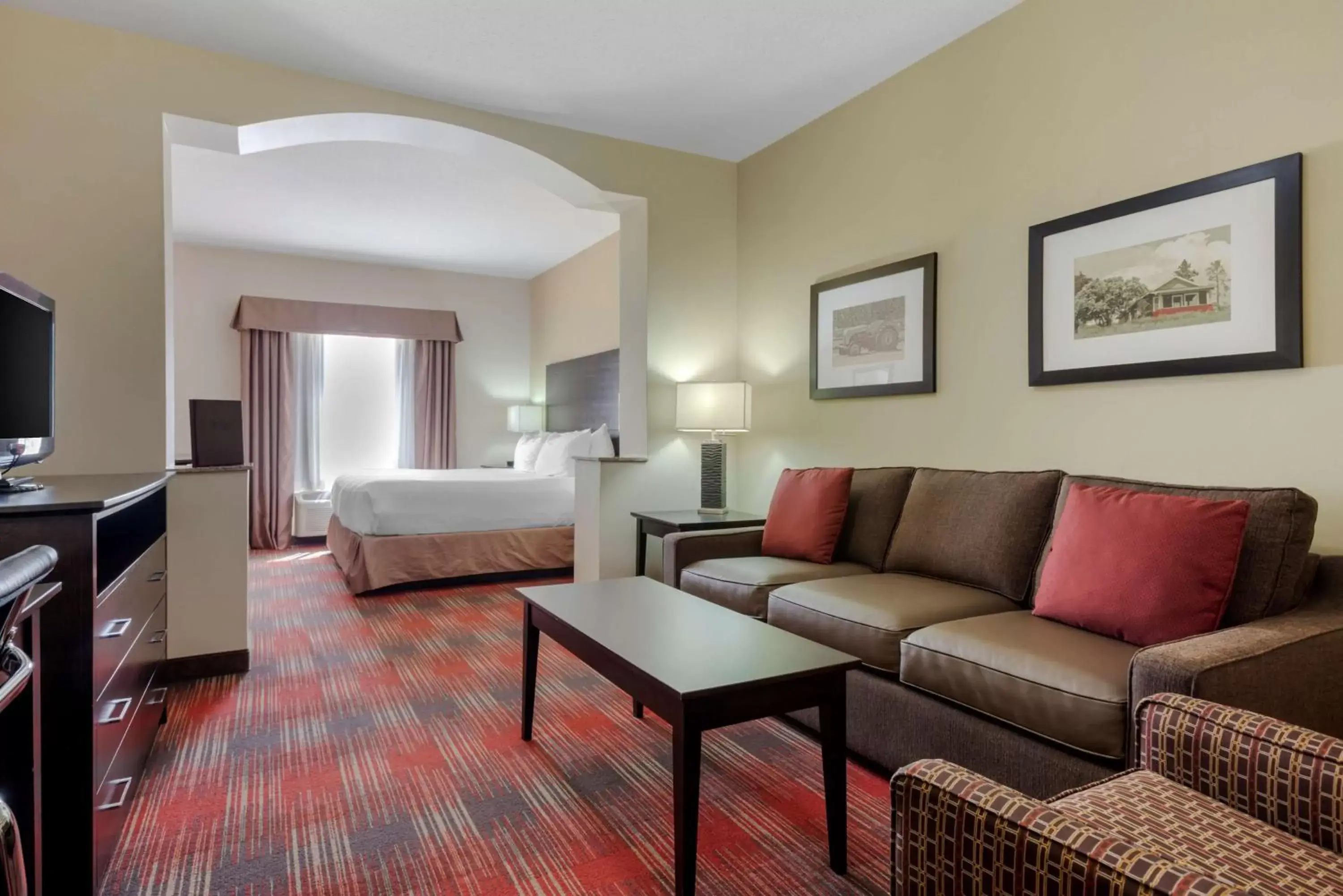Bedroom, Seating Area in Best Western Plus Red Deer Inn & Suite