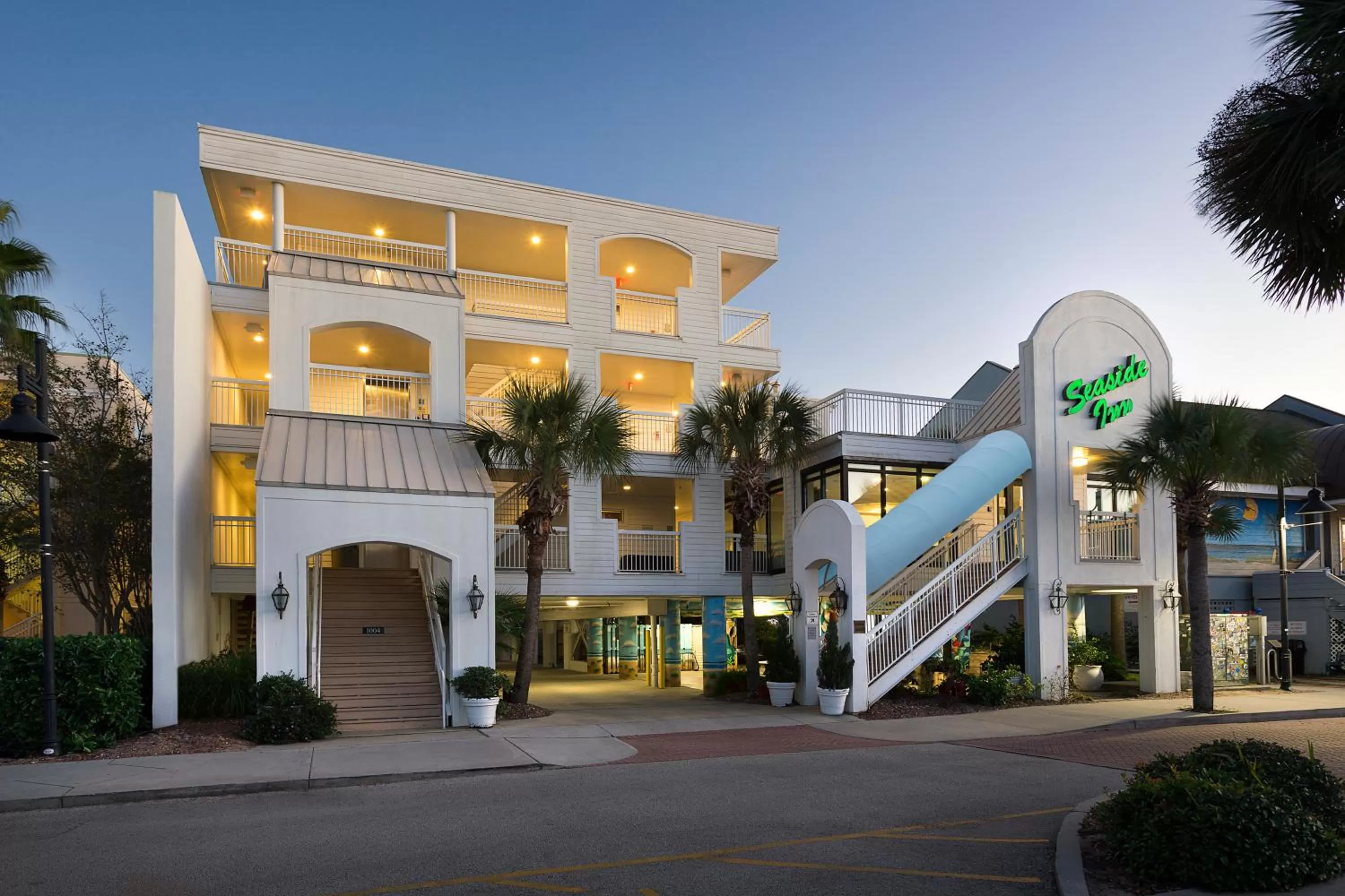 Facade/entrance in Seaside Inn - Isle of Palms