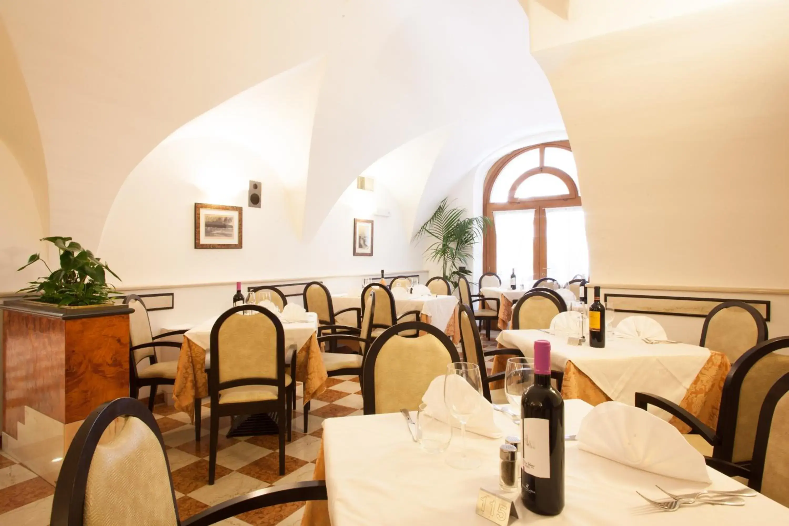 Restaurant/places to eat in Hotel Portici - Romantik & Wellness Restaurant/places to eat in Hotel Portici - Romantik & Wellness