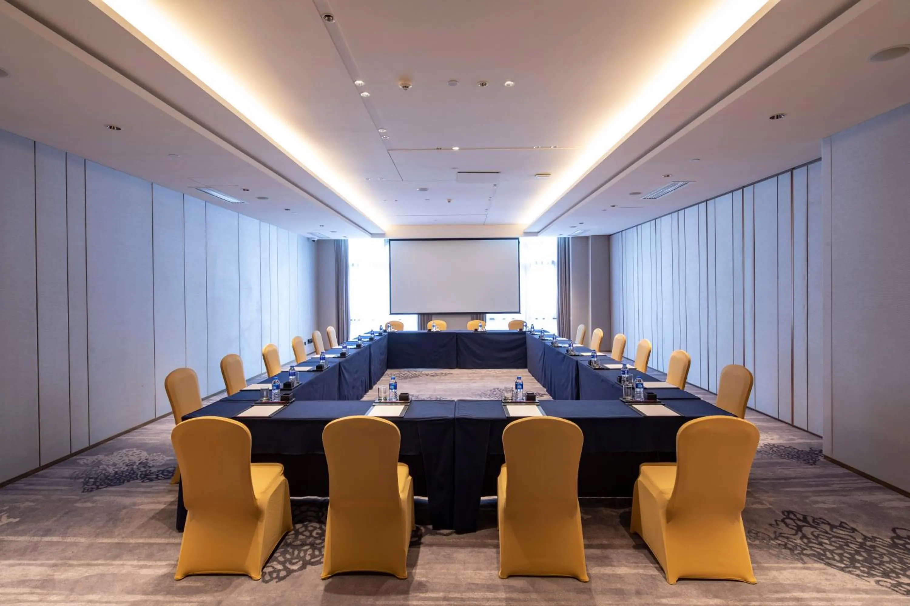 Meeting/conference room in Crowne Plaza Fuzhou South by IHG