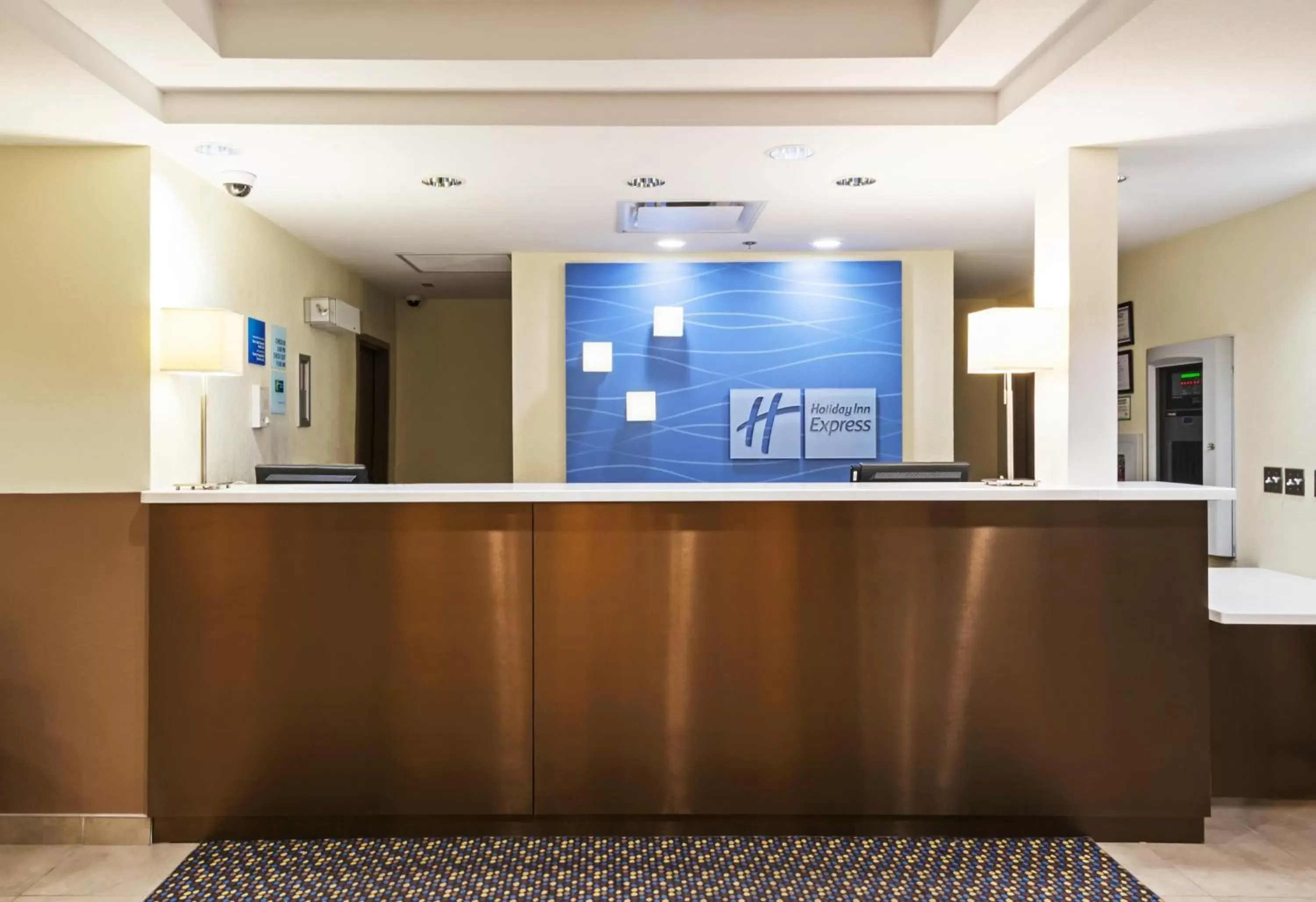 Property building, Lobby/Reception in Holiday Inn Express Deer Lake, an IHG Hotel