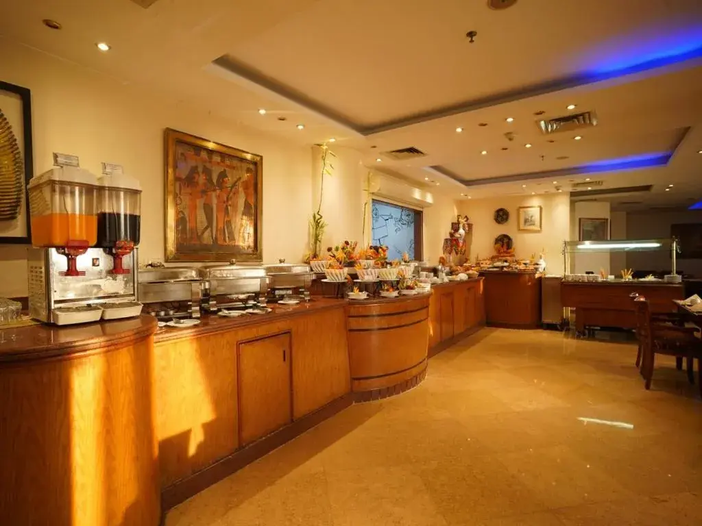 Restaurant/Places to Eat in Swiss Inn Nile Hotel