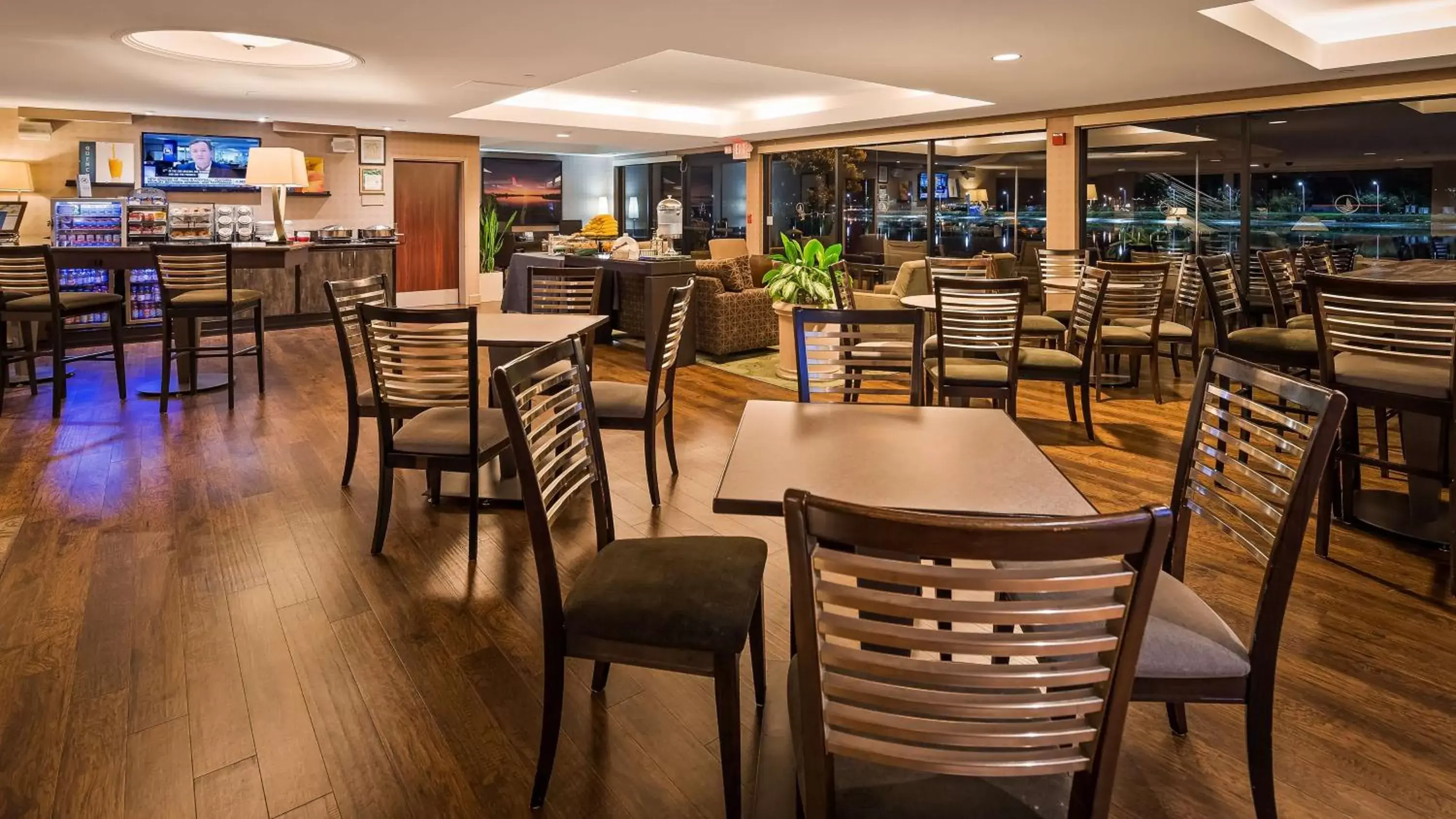 Restaurant/Places to Eat in Best Western Plus Bayside Hotel