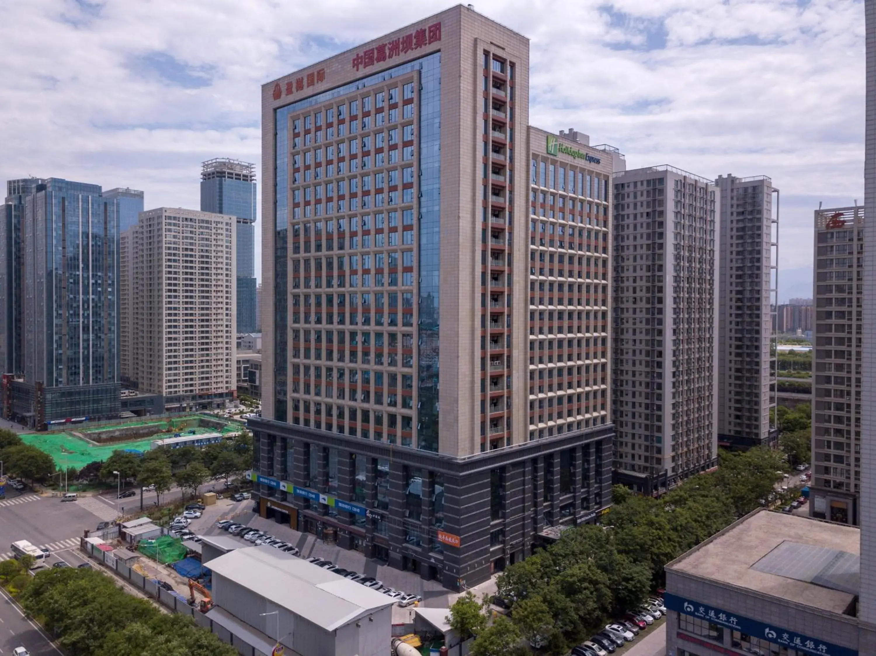 Property building in Holiday Inn Express Xi'an High-Tech Zone, an IHG Hotel