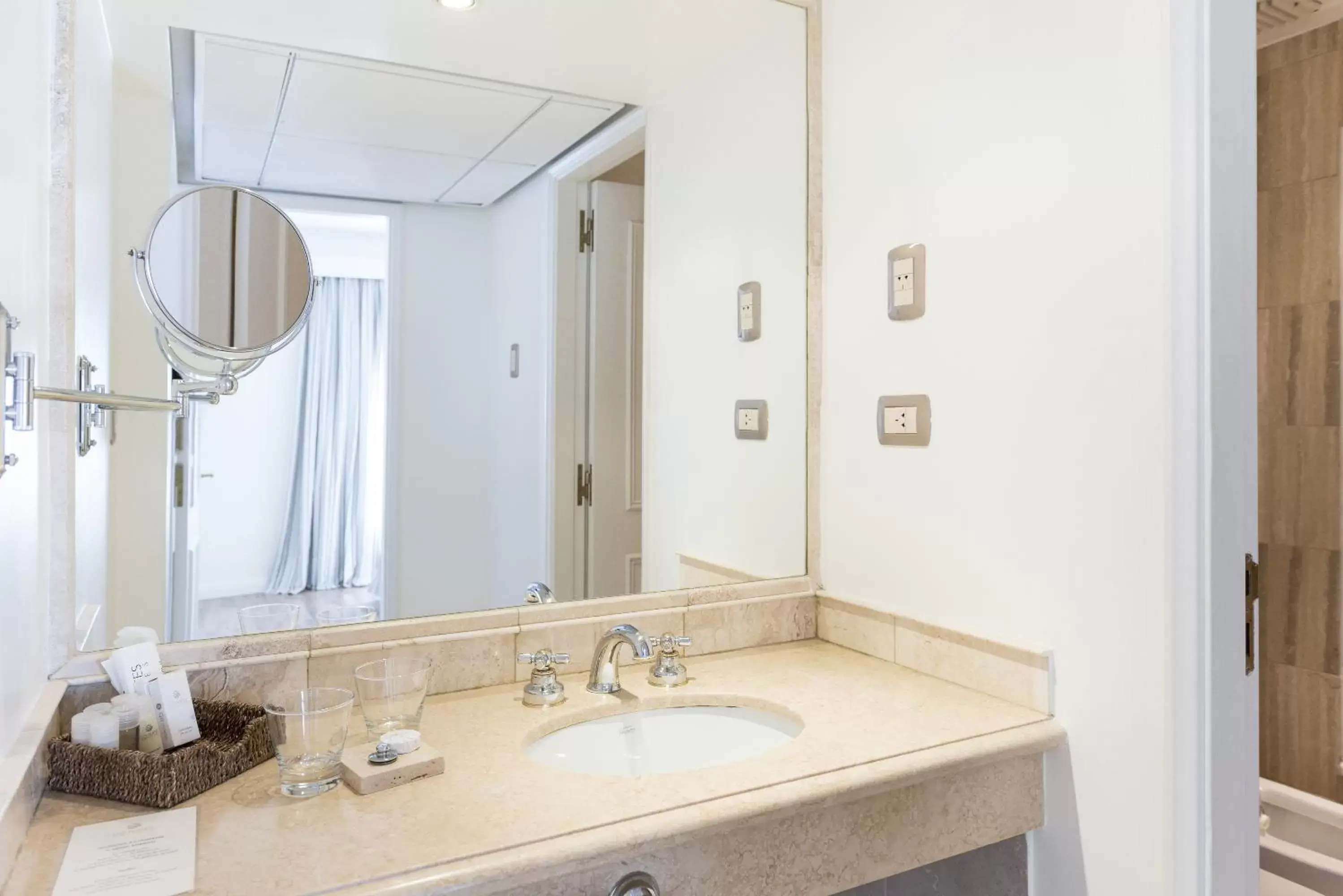 Bathroom in Loi Suites Recoleta Hotel