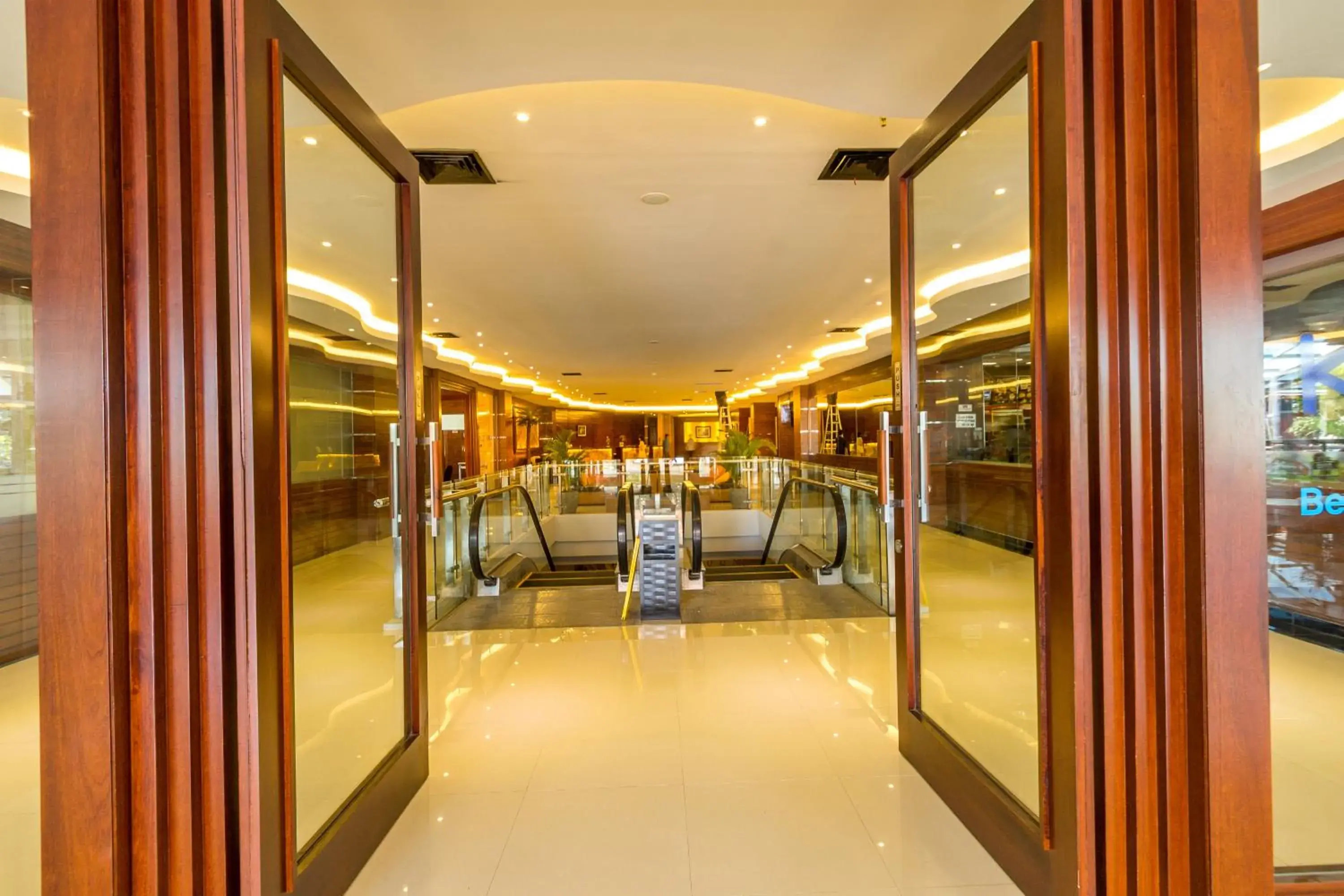 Lobby or reception in Kutabex Beachfront Hotel