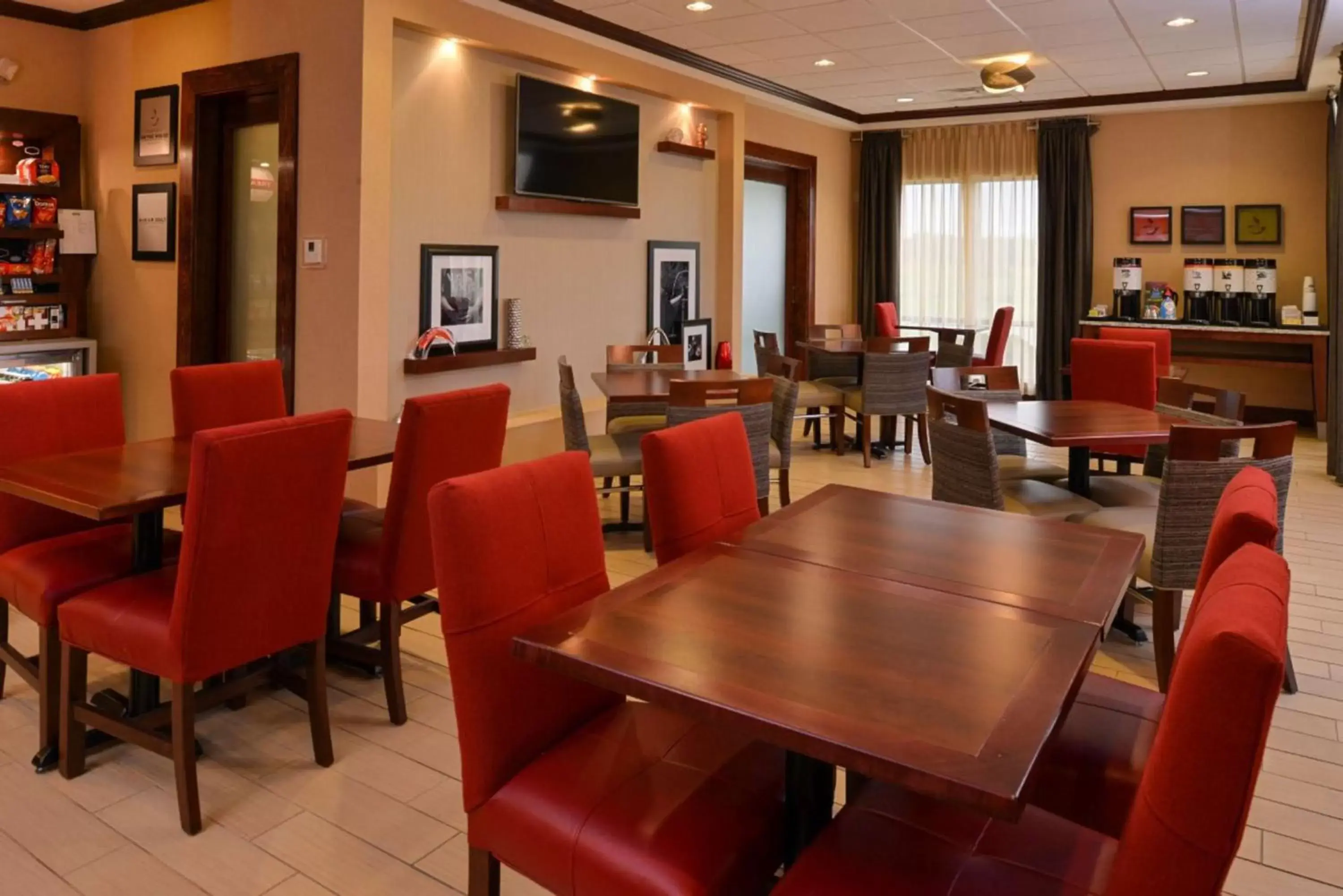 Lobby or reception, Restaurant/Places to Eat in Hampton Inn Lincoln