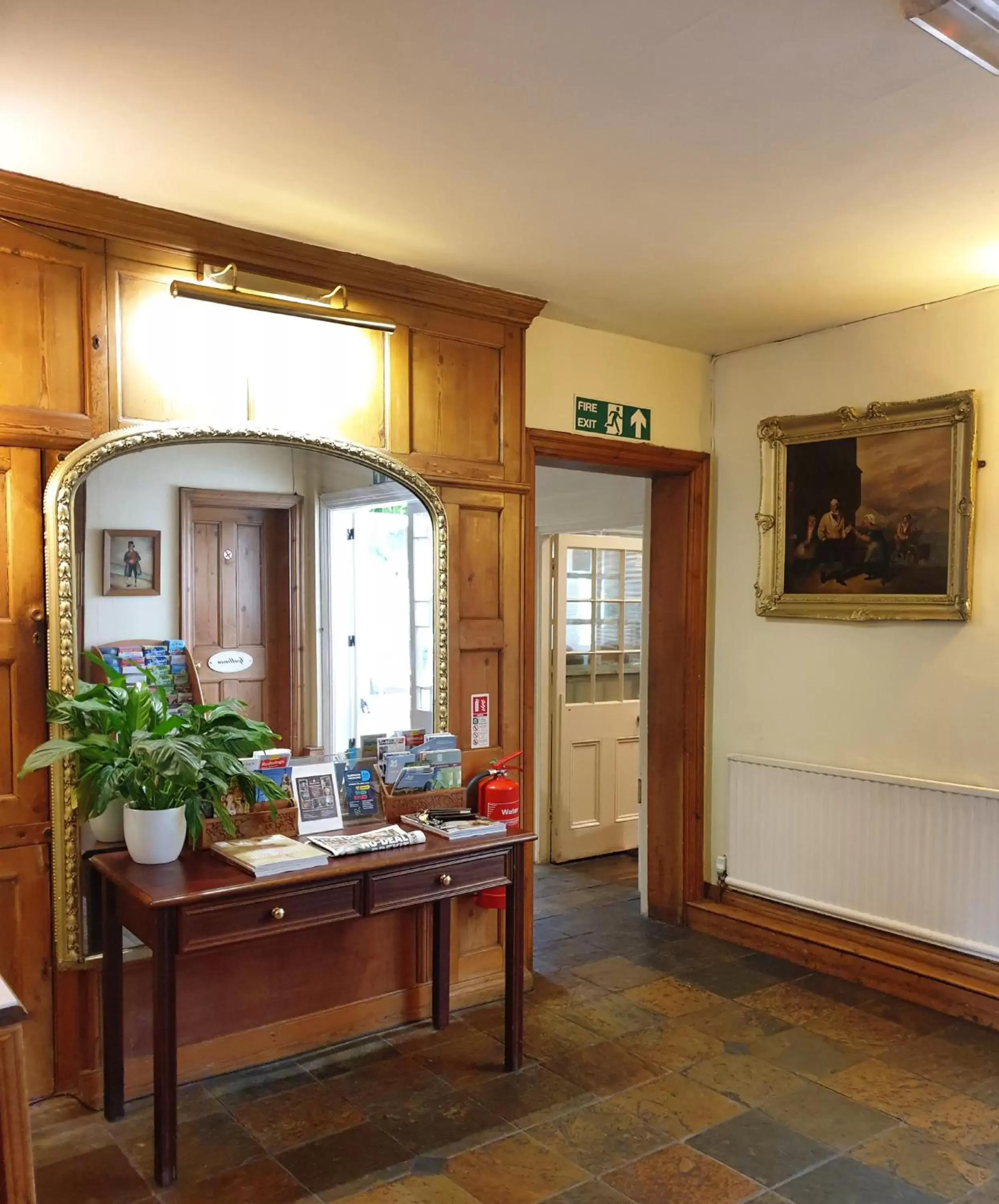 Lobby or reception in The Crown House Inn