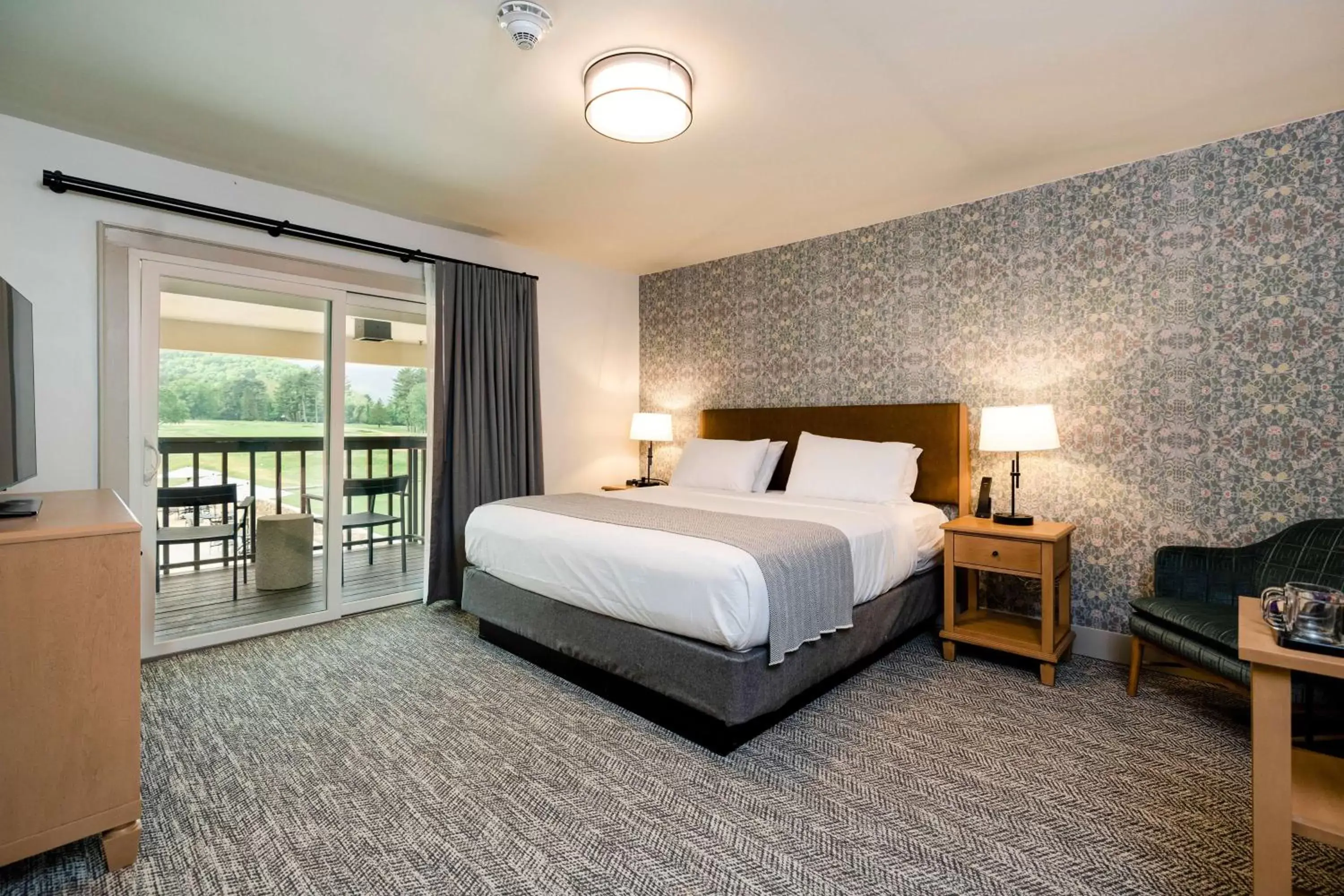 Photo of the whole room, Bed in Waynesville Inn & Golf Club, Trademark Collection by Wyndham