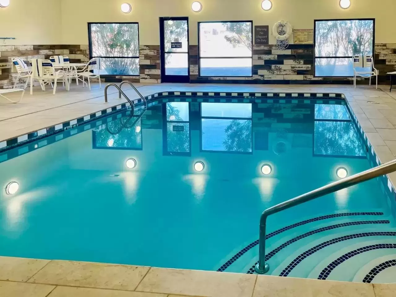 Swimming pool in Comfort Inn & Suites Las Cruces Mesilla