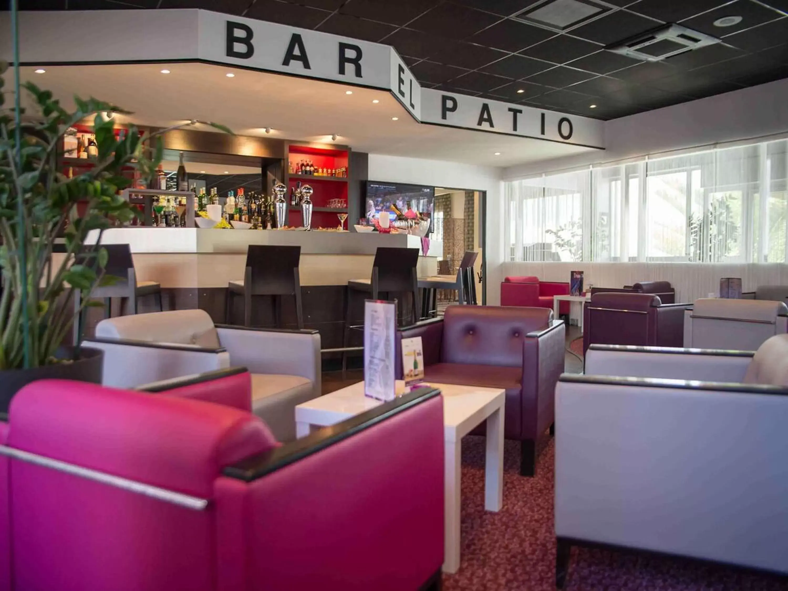 Lounge or bar, Lounge/Bar in Hotel Mercure Angers Lac De Maine