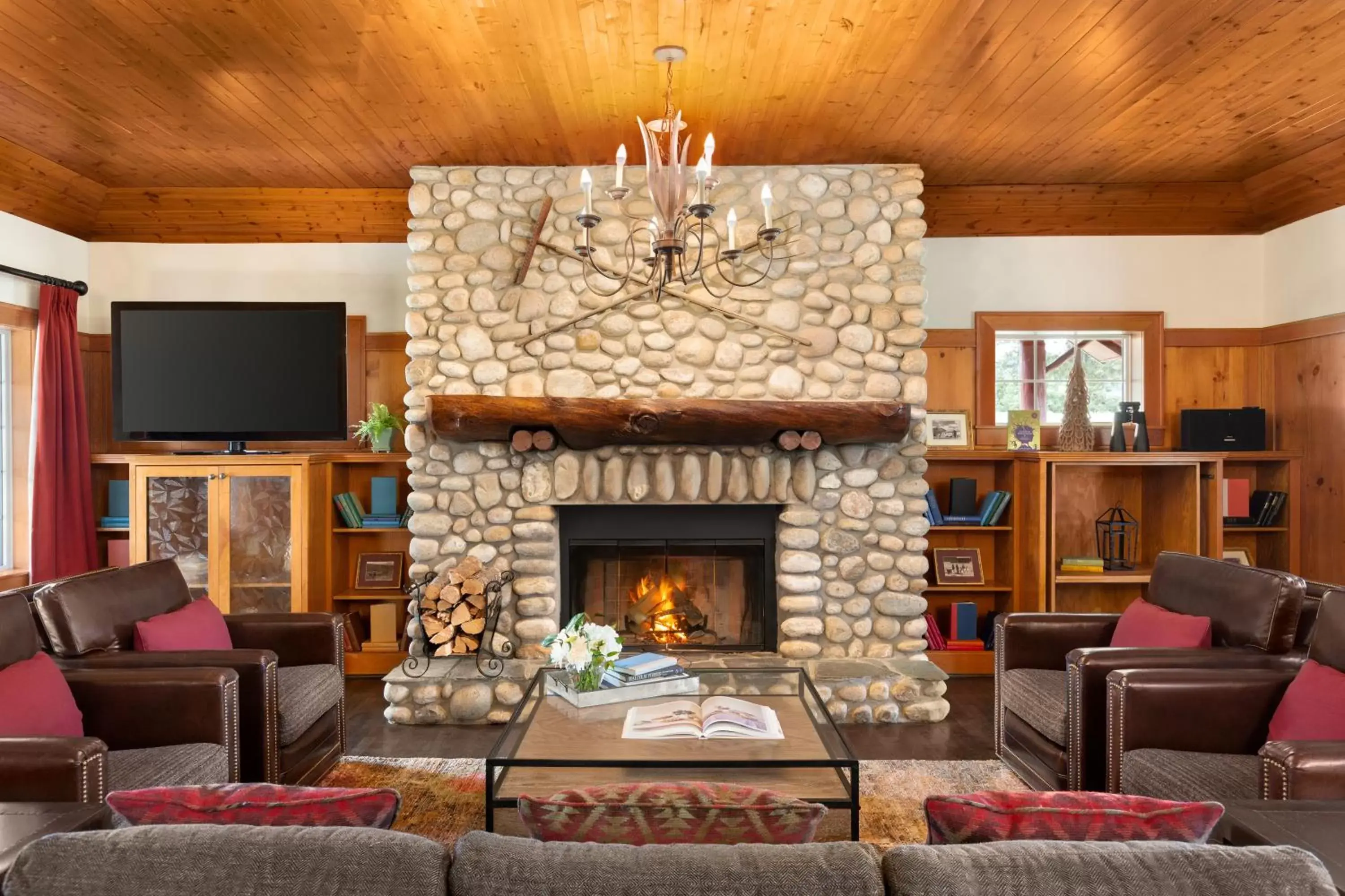 Living room, Seating Area in Fairmont Jasper Park Lodge