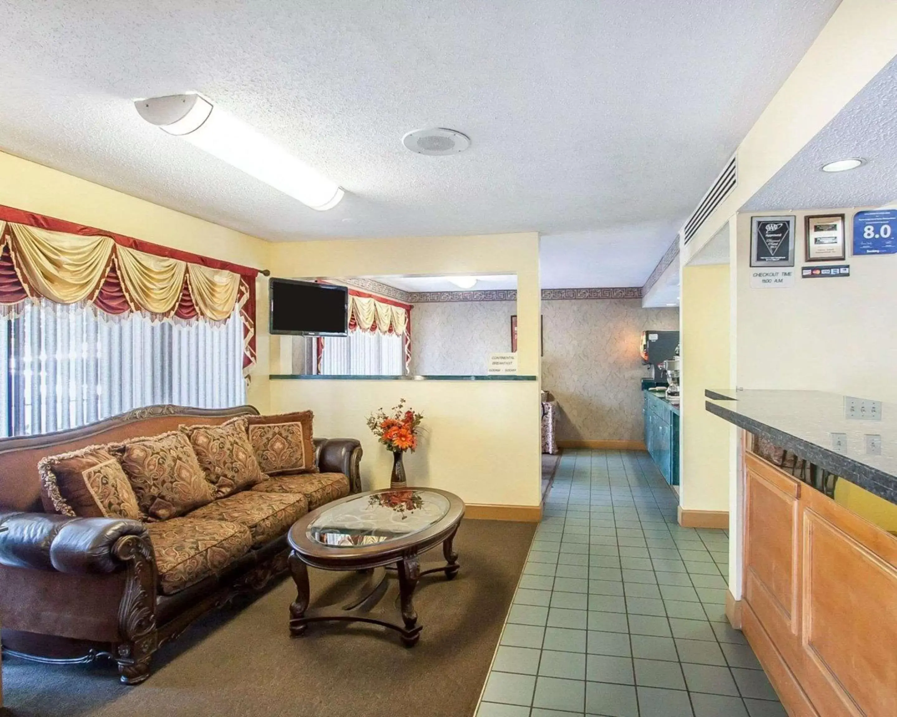 Communal lounge/ TV room, Seating Area in Econo Lodge Inn & Suites Nashville SE Murfreesboro - MTSU