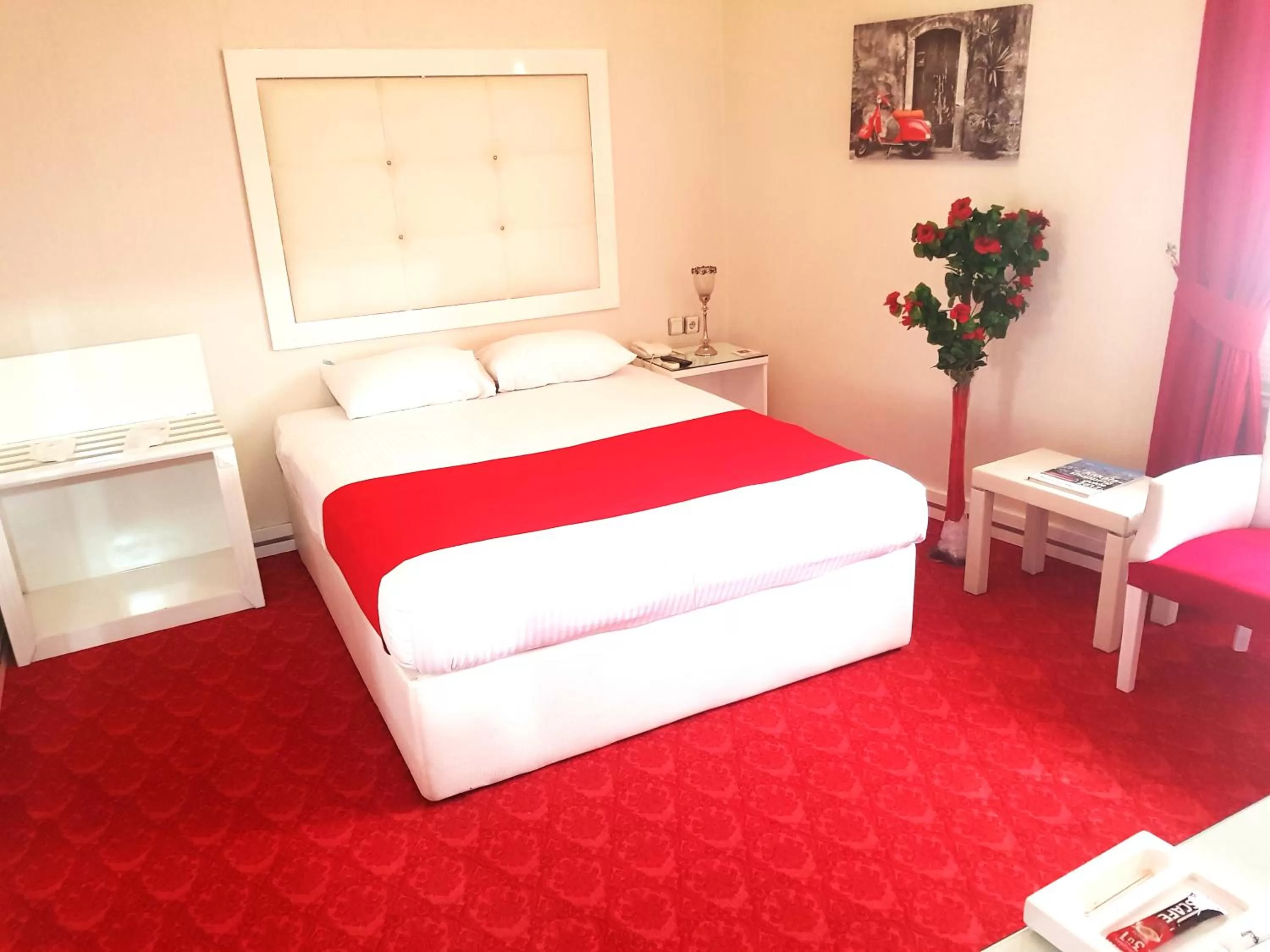 Bedroom, Bed in Business Park Hotel