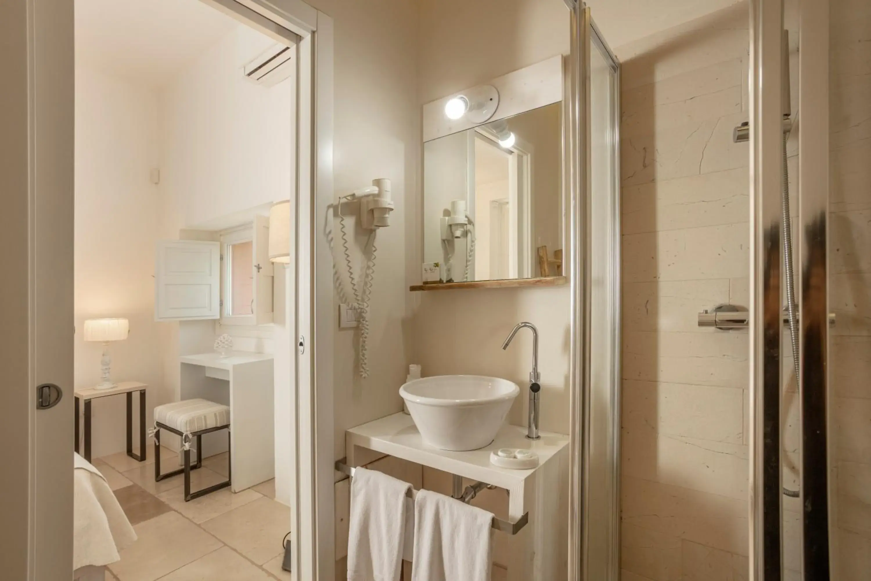 Bathroom in Masseria Mongio dell'Elefante