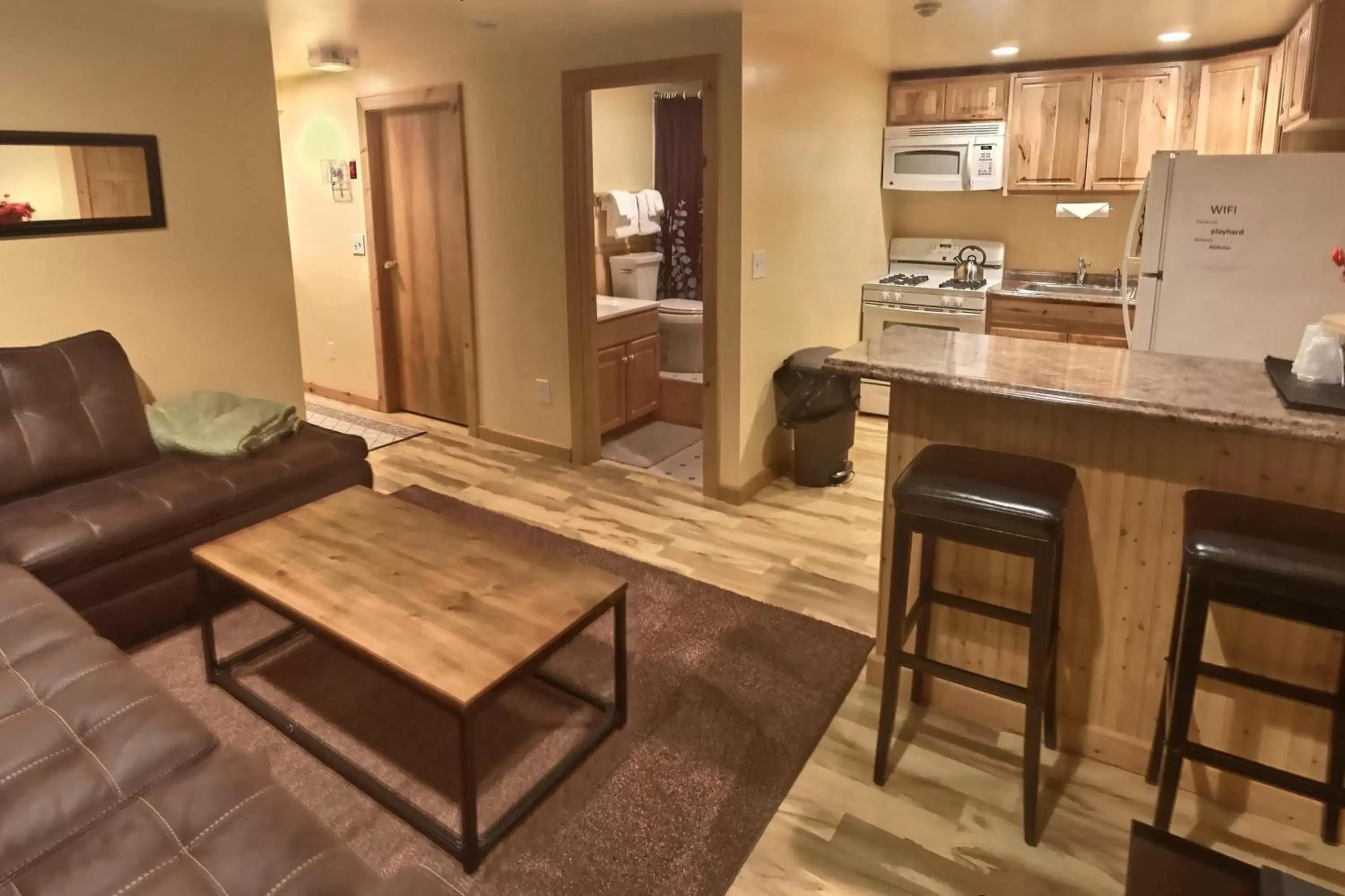 Kitchen or kitchenette, Kitchen/Kitchenette in Mountain Sports Inn