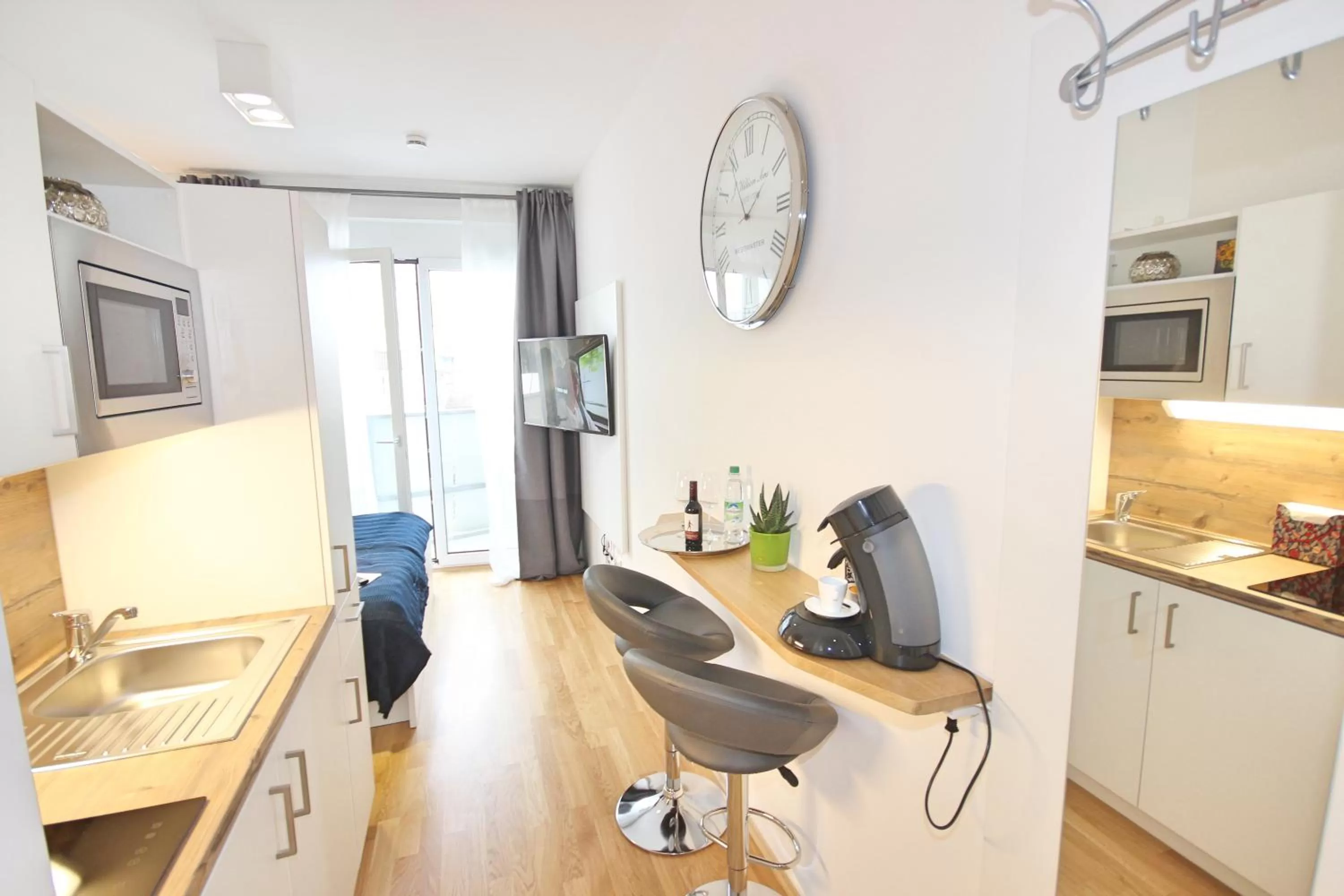 Decorative detail, Kitchen/Kitchenette in Apart Hotel Messe Munich - my room Apartments