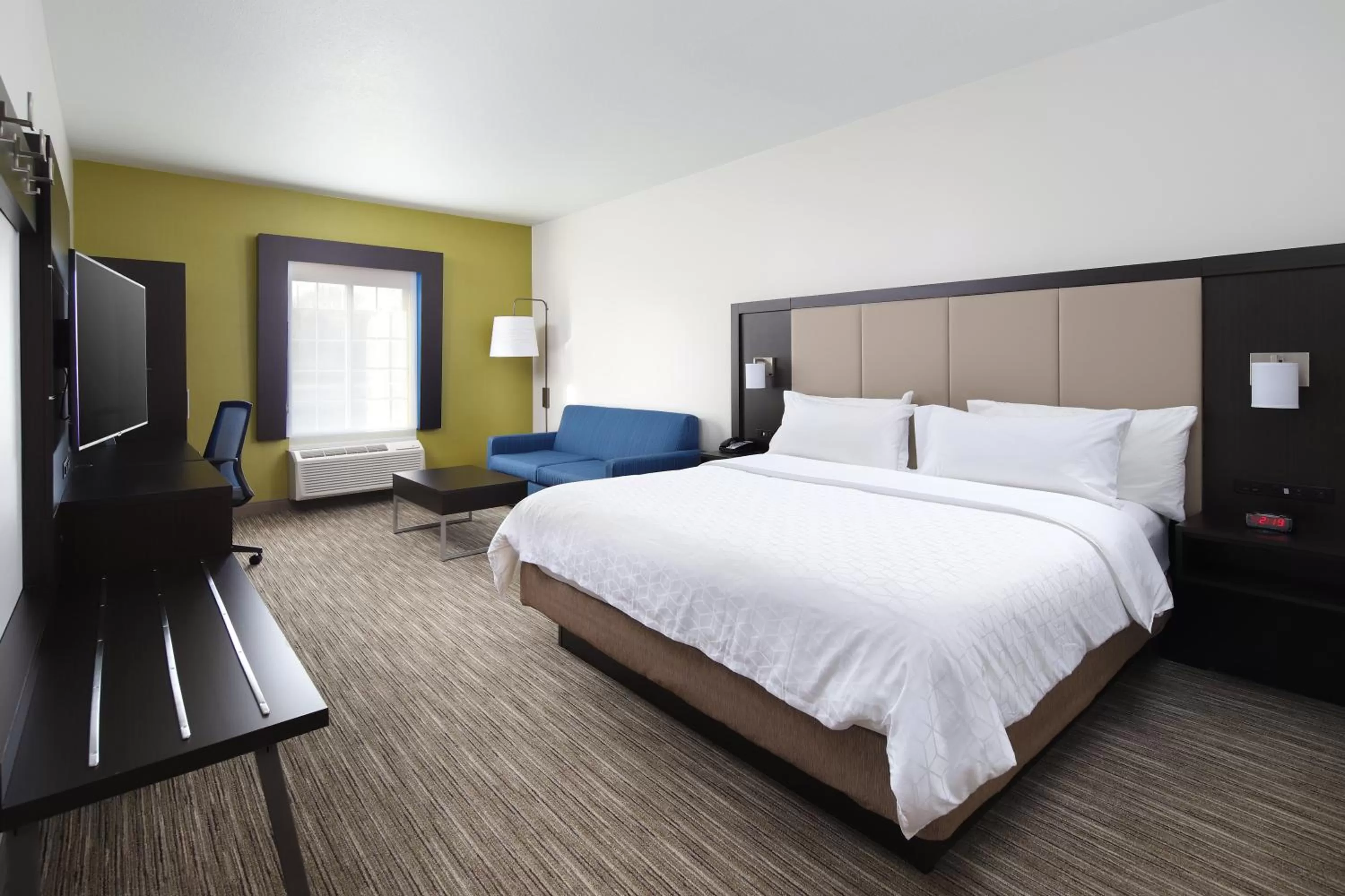Photo of the whole room, Bed in Holiday Inn Express Grand Rapids Southwest by IHG
