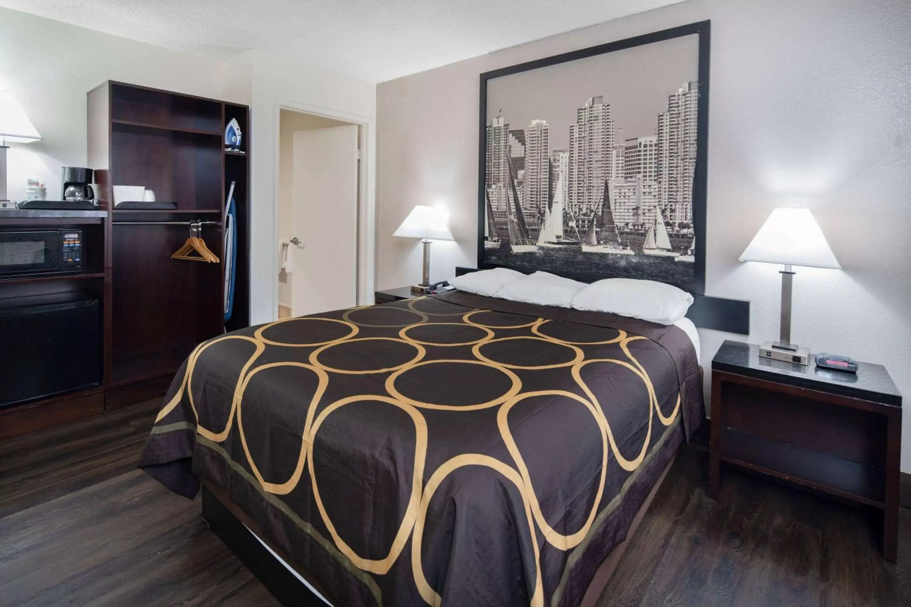 Photo of the whole room, Bed in Super 8 by Wyndham San Diego Hotel Circle Photo of the whole room, Bed in Super 8 by Wyndham San Diego Hotel Circle