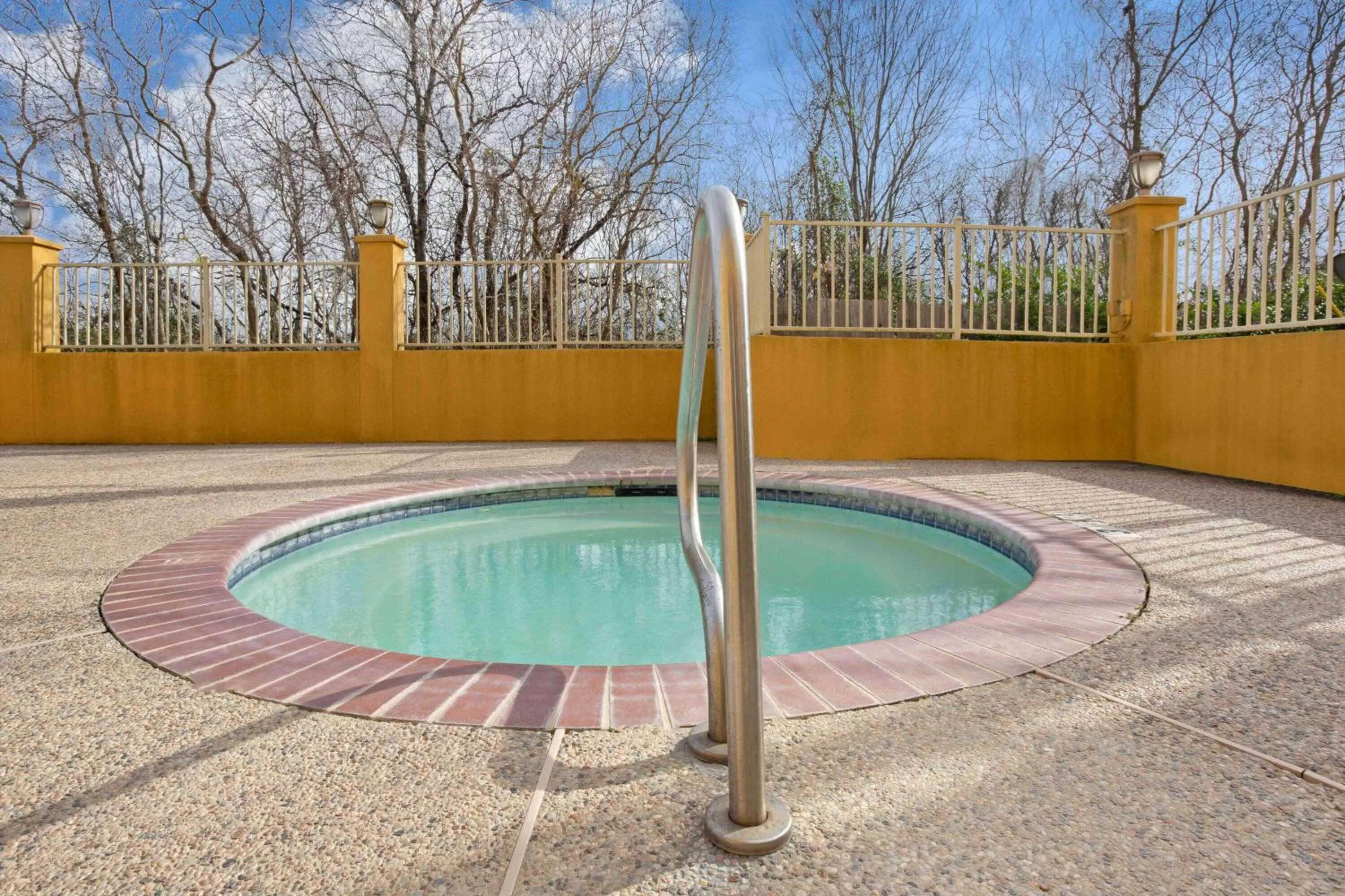 Hot Tub in La Quinta by Wyndham Pearland