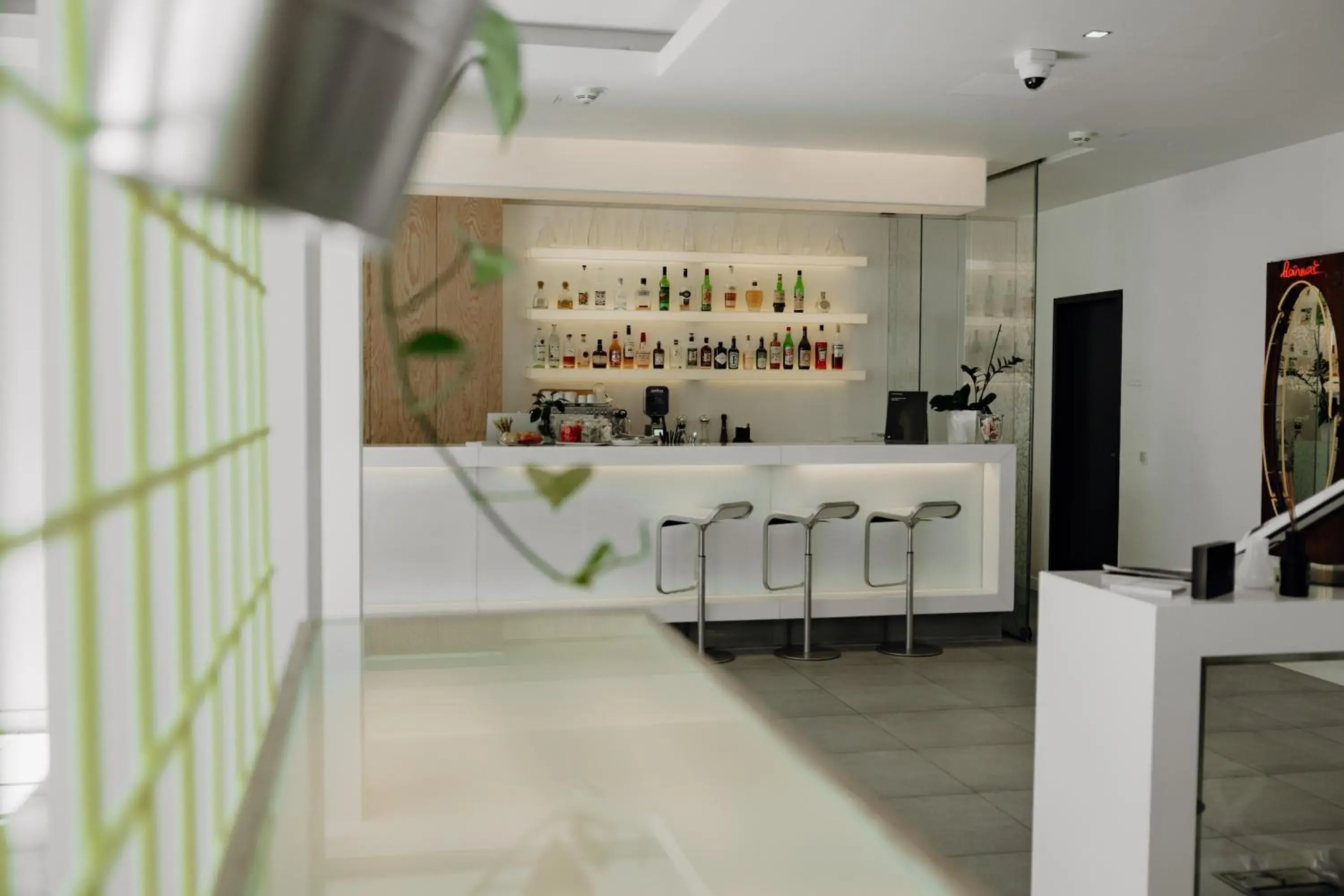 Lounge or bar in The Pure, Frankfurt, a Member of Design Hotels Lounge or bar in The Pure, Frankfurt, a Member of Design Hotels