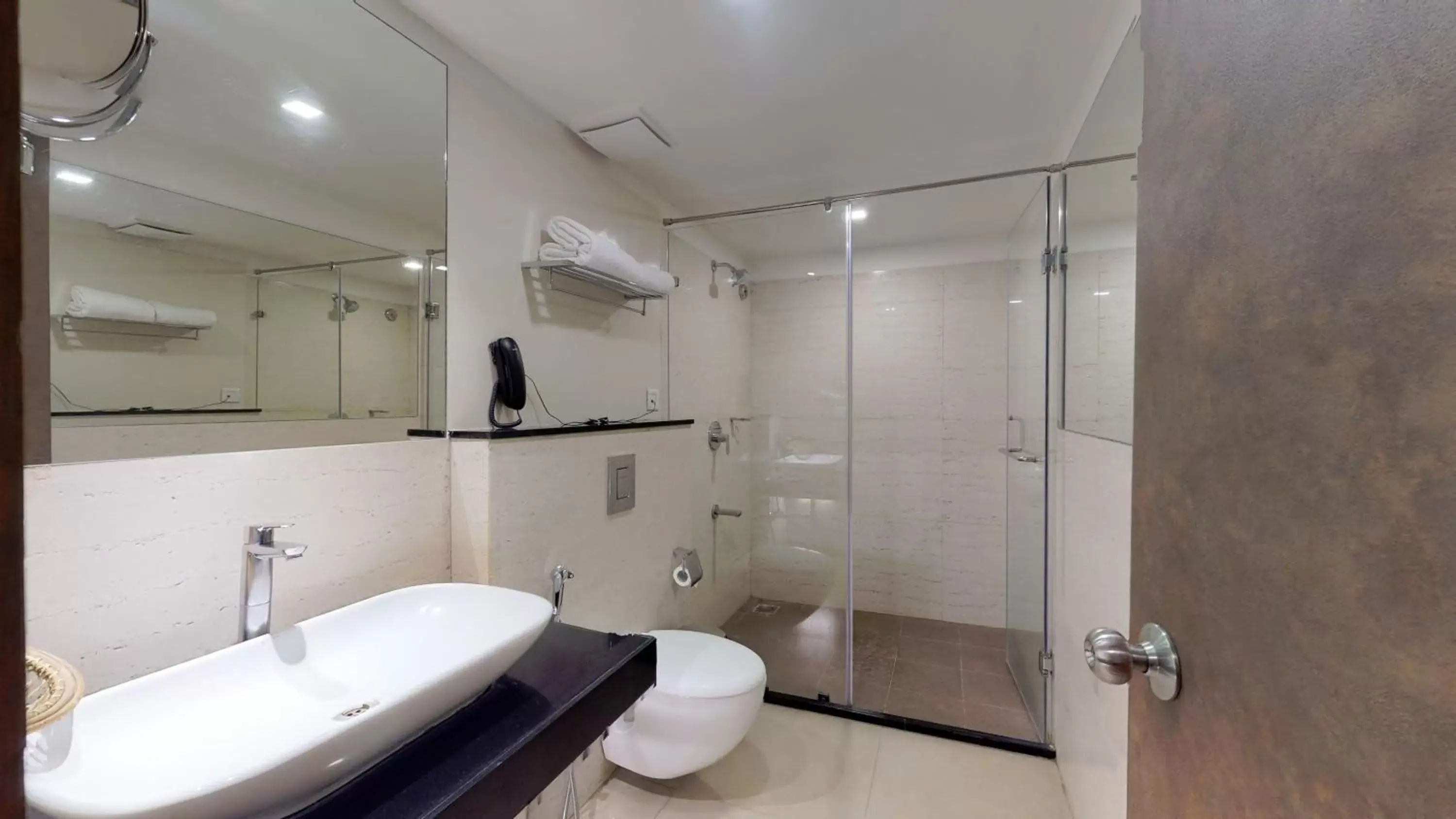 Shower, Bathroom in Shivas Gateway