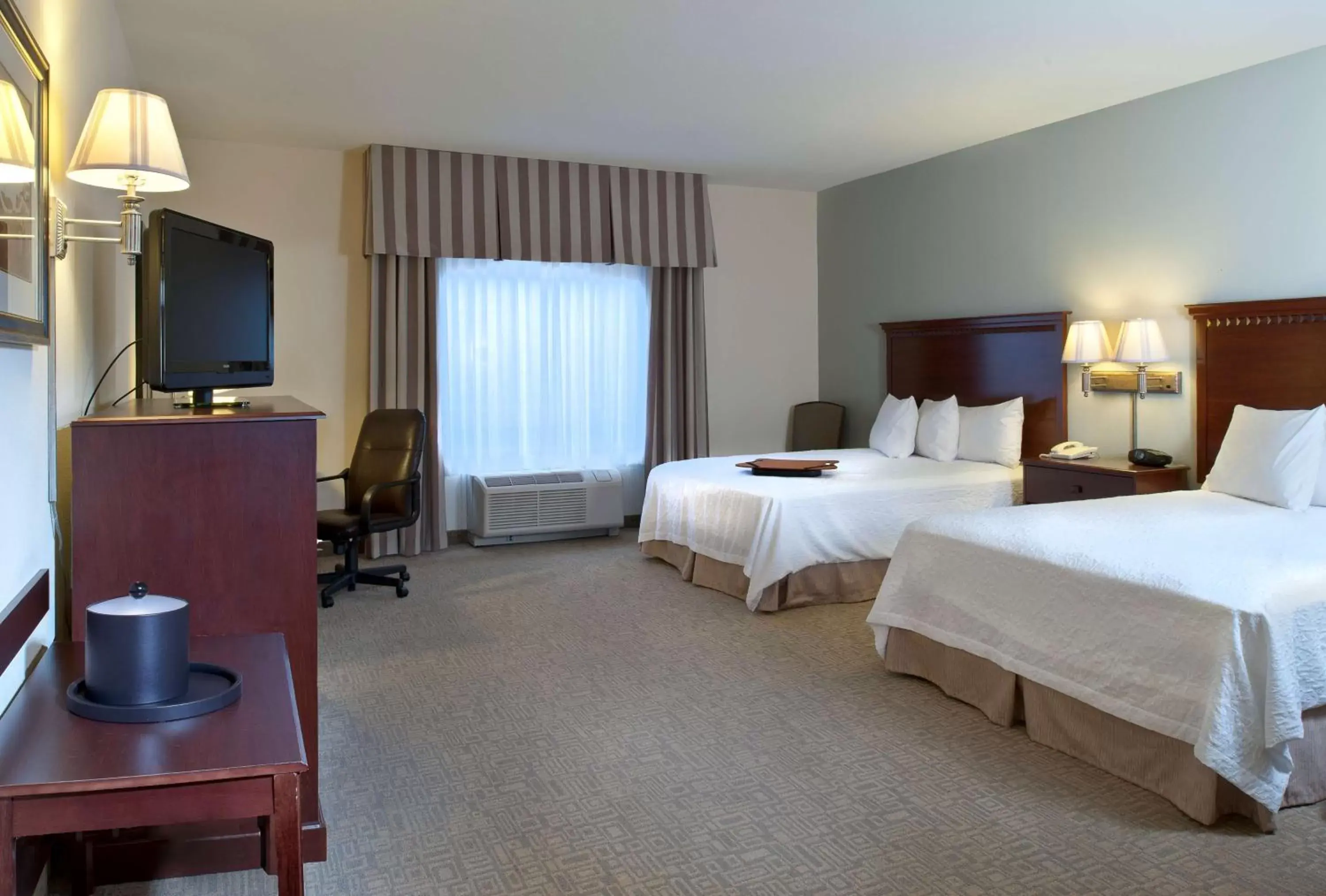 Bed in Hampton Inn & Suites Prescott Valley