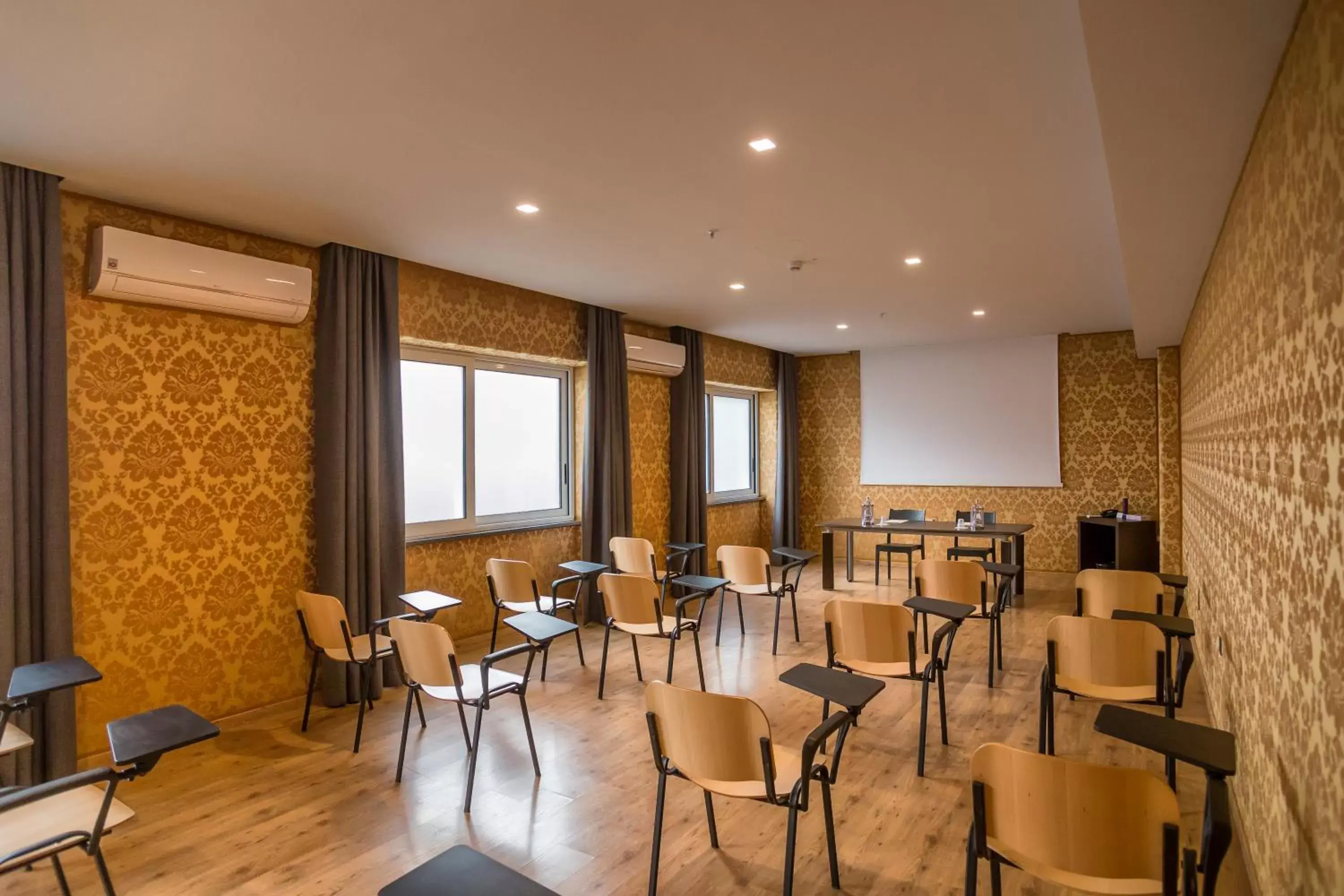 Business facilities, Restaurant/Places to Eat in Hotel Europa Art Caserta