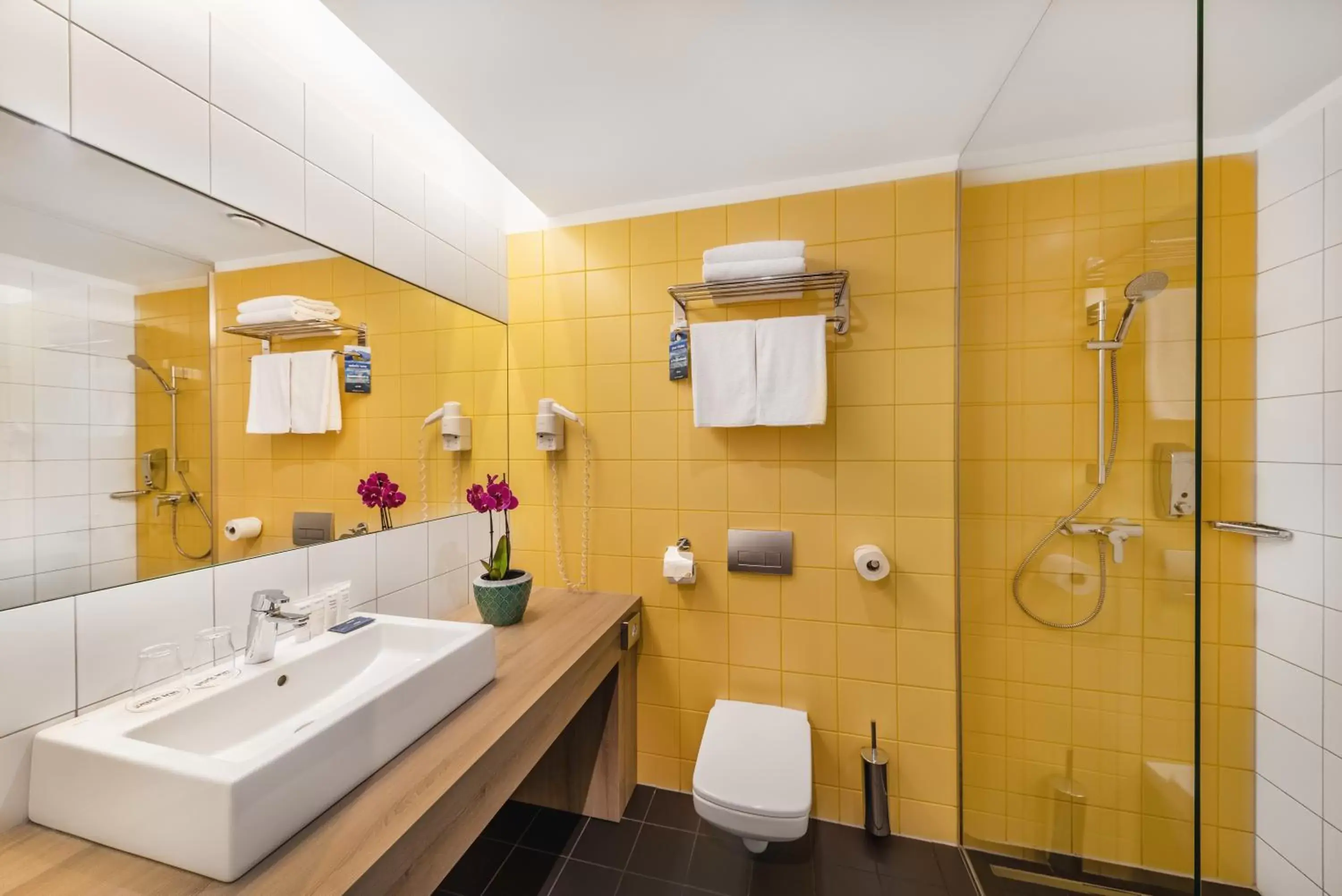 Bathroom in Park Inn By Radisson Budapest