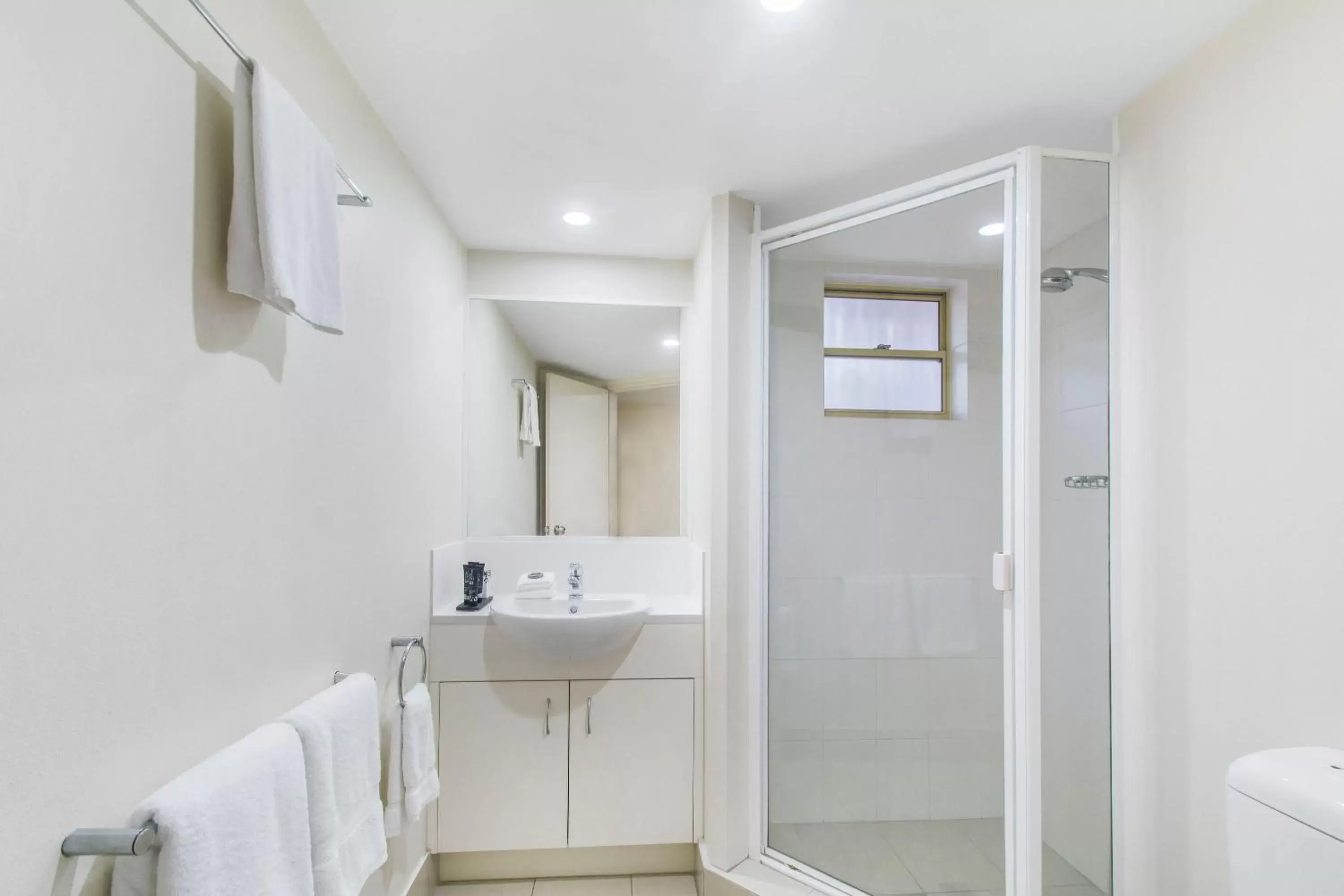 Shower, Bathroom in Mantra French Quarter Noosa