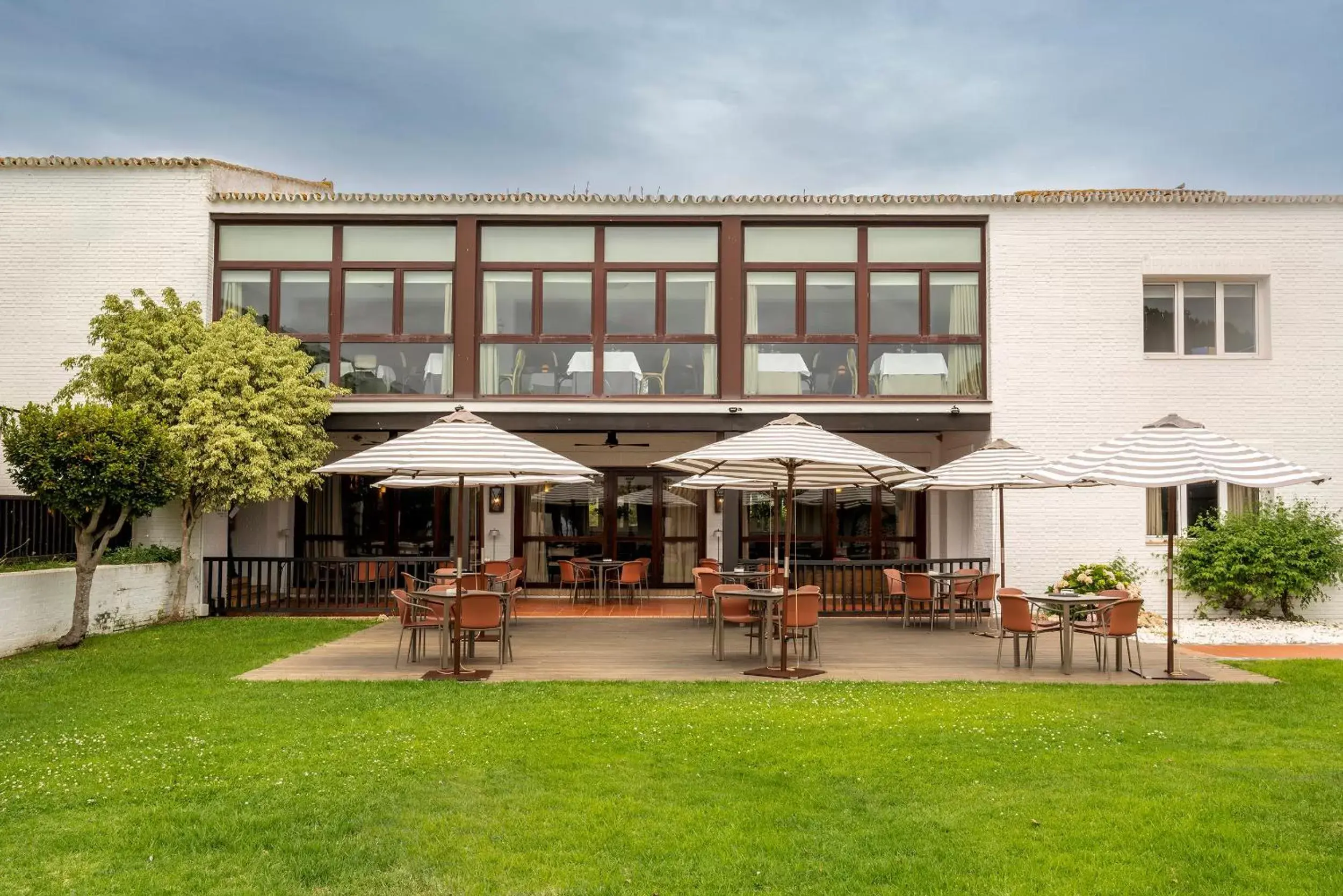 Lounge or bar, Property Building in Parador de Mazagón