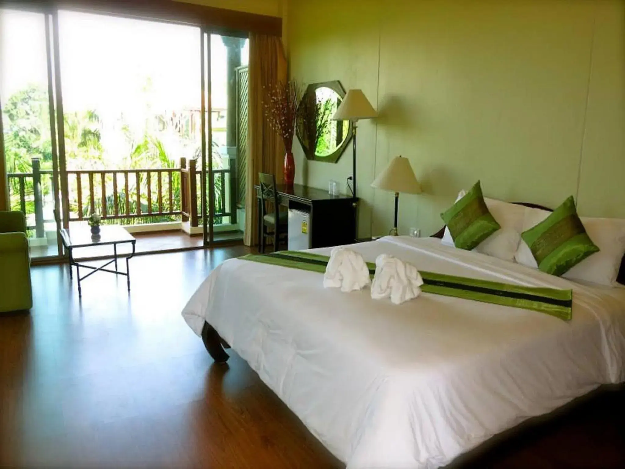 Bedroom, Bed in Mae Pim Resort Hotel