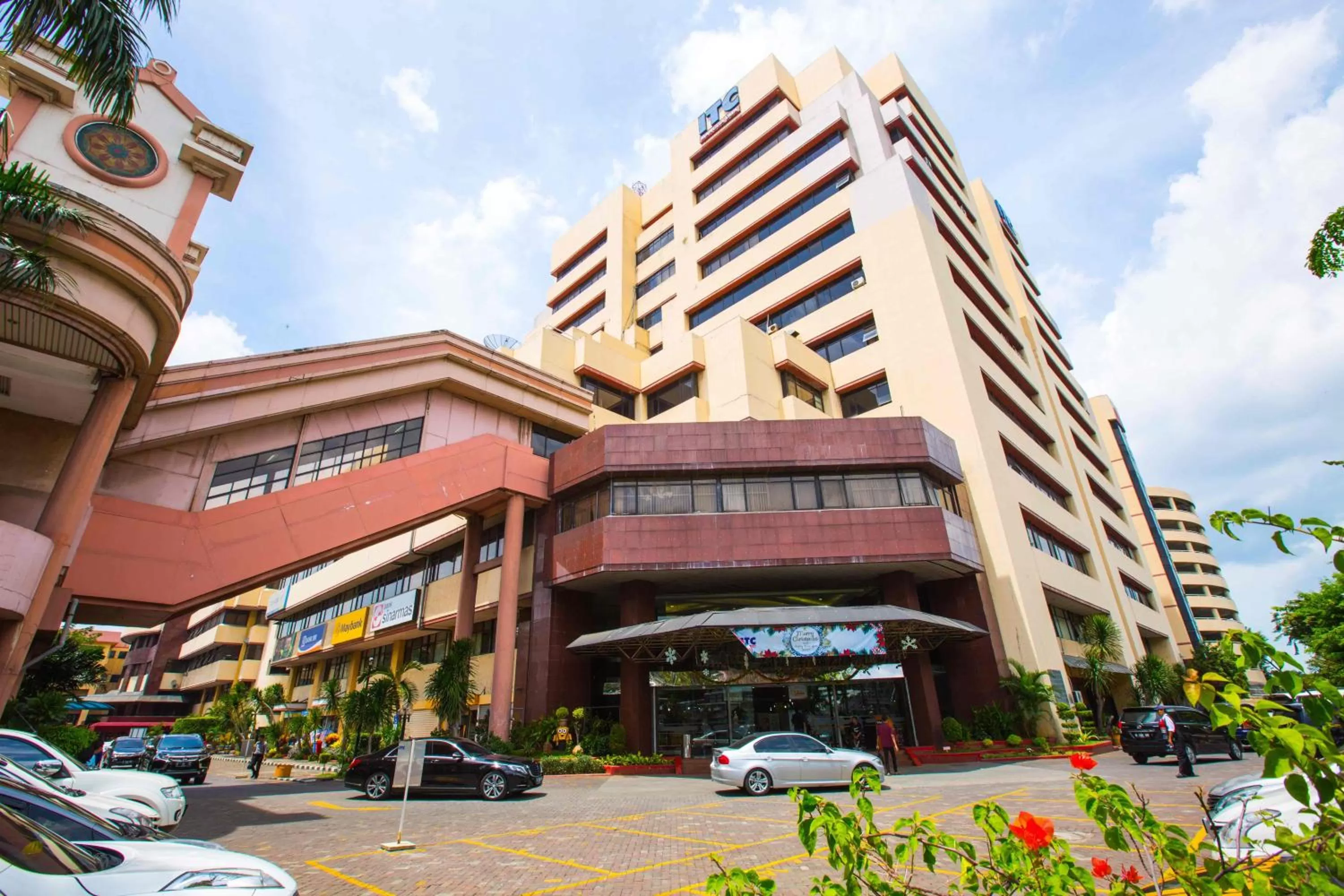 Restaurant/places to eat in Holiday Inn Express Jakarta International Expo by IHG