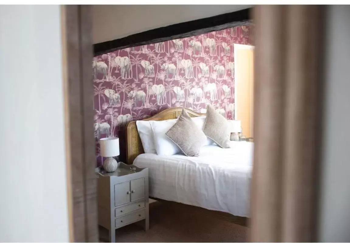 Deluxe Double Room in Bert's Rooms at The Black Horse Inn Deluxe Double Room in Bert's Rooms at The Black Horse Inn