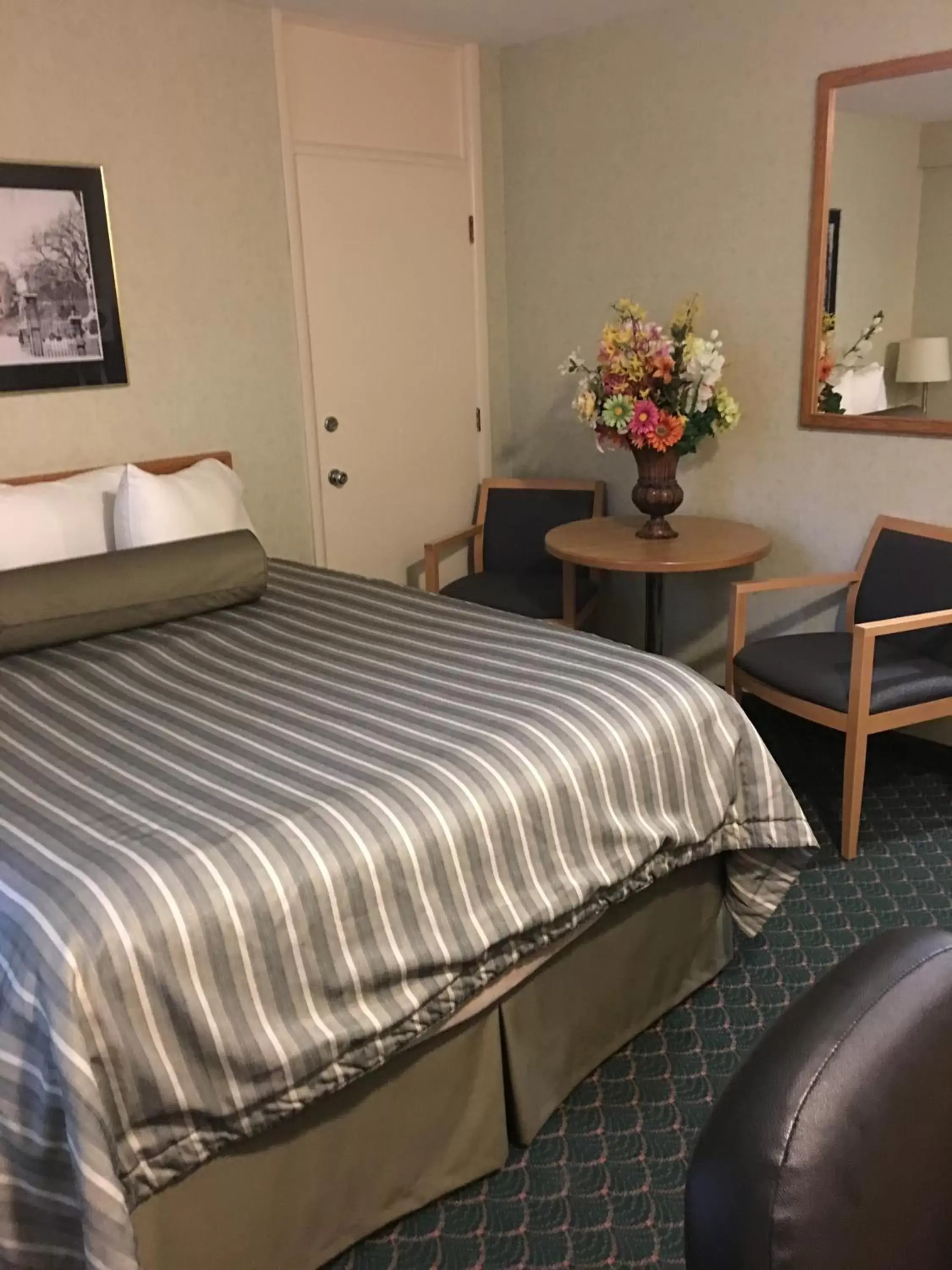 Photo of the whole room, Bed in Travelodge by Wyndham Winnipeg East