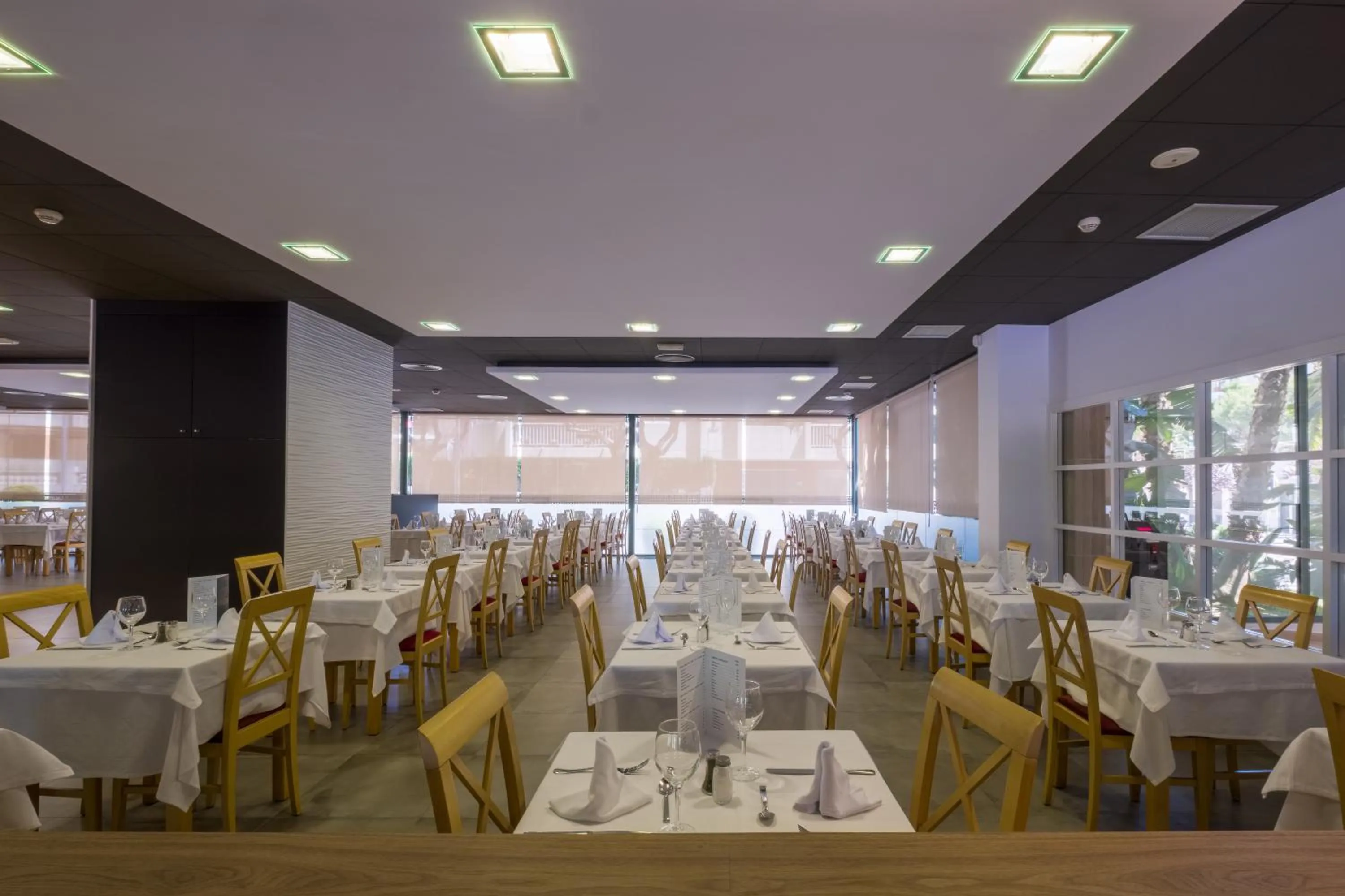 Restaurant/places to eat in Hotel California Palace