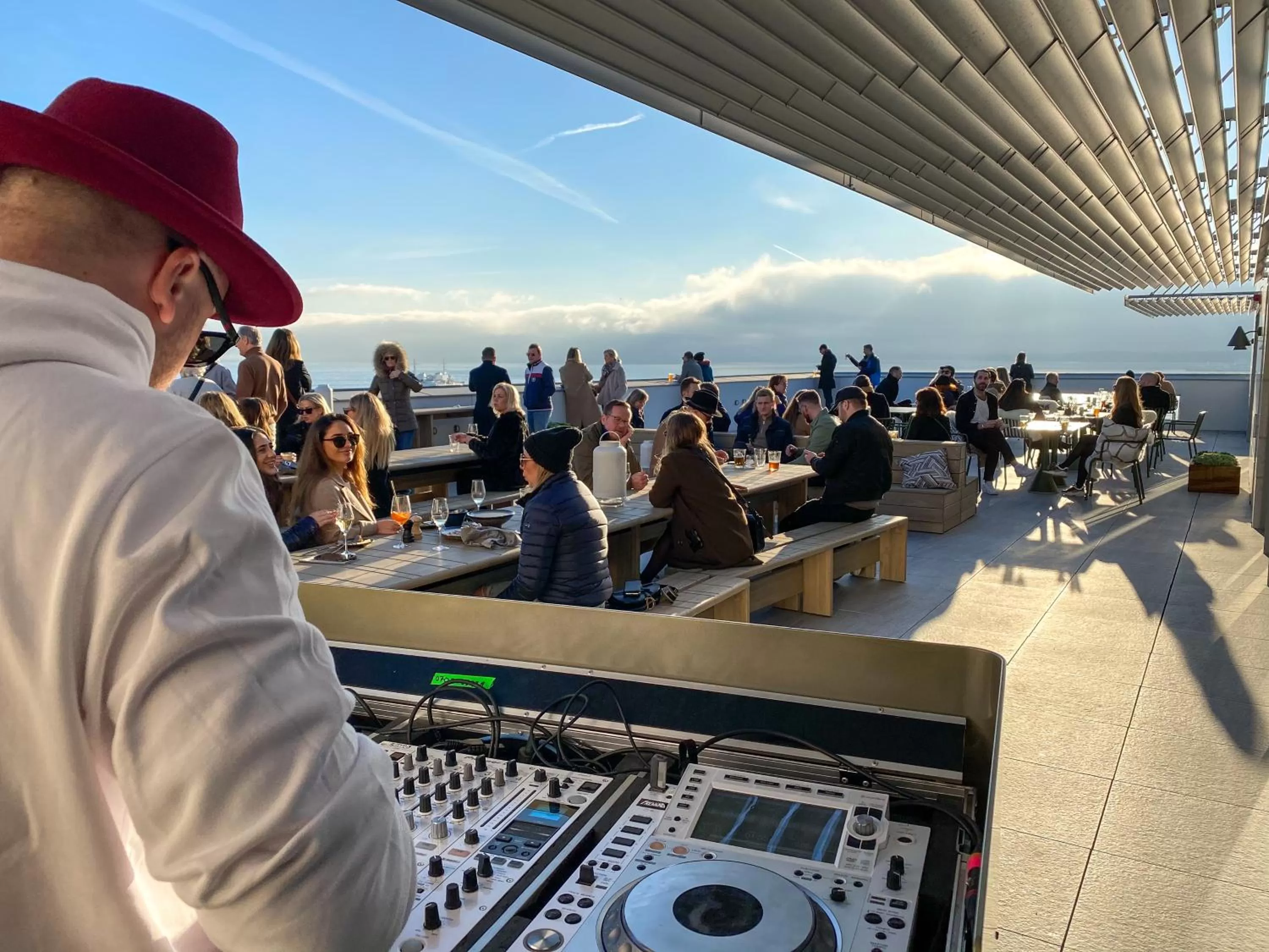 Restaurant/places to eat in Clarion Hotel Sea U