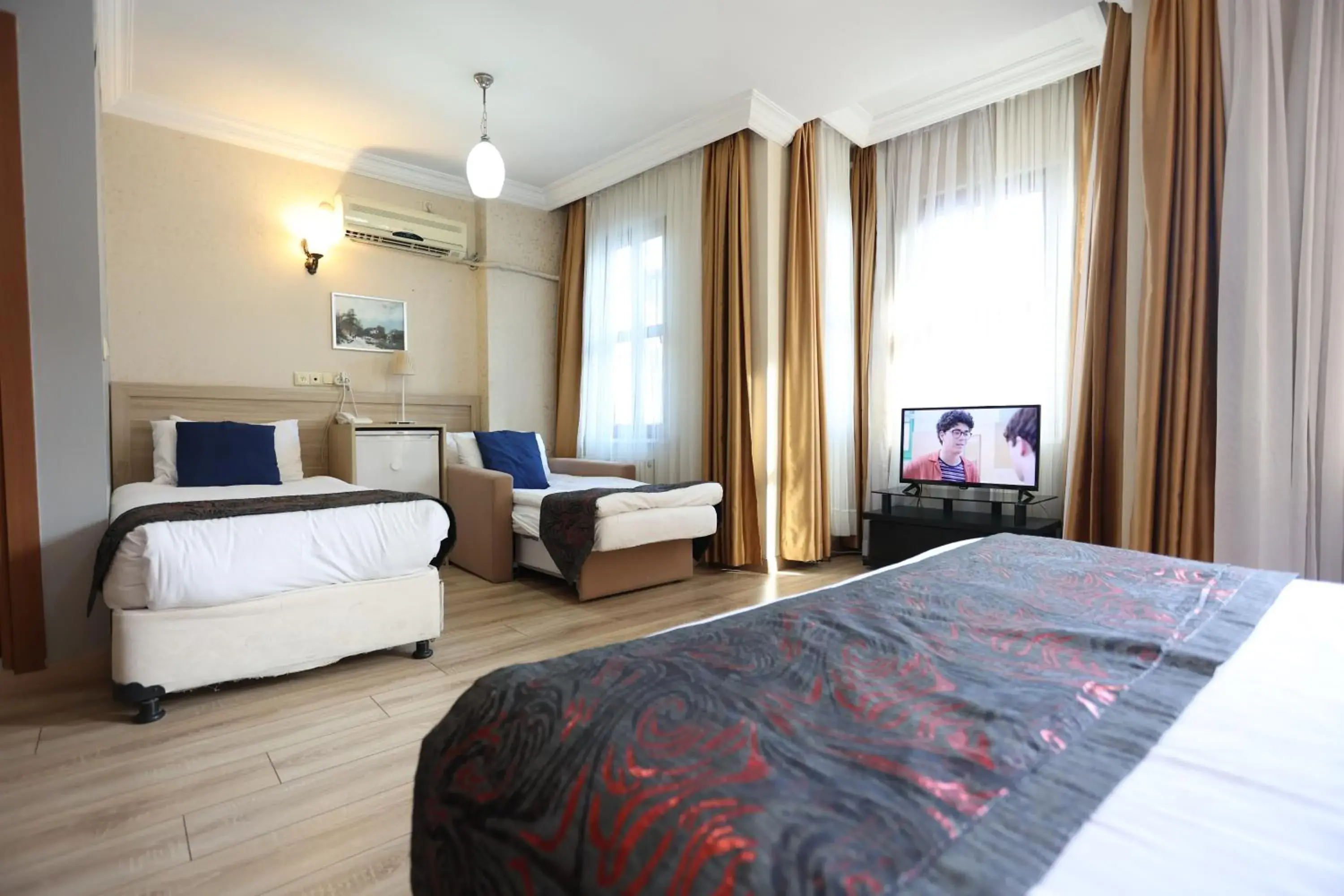 Photo of the whole room, Bed in Arven Boutique Hotel