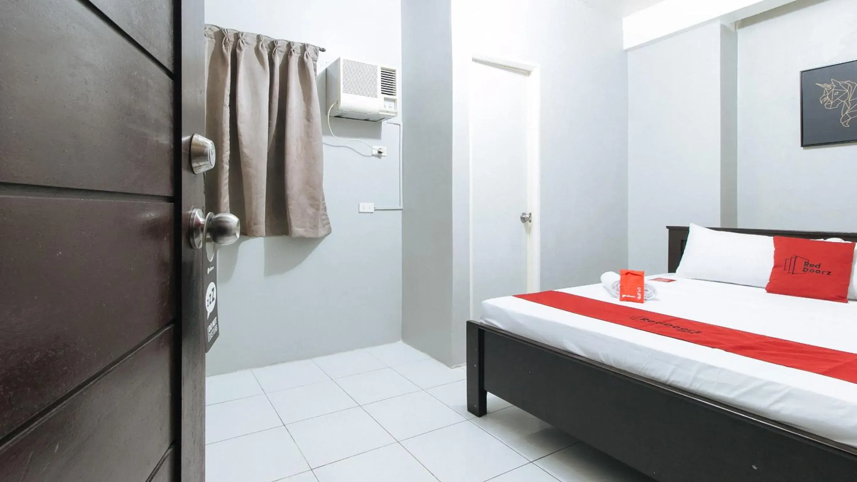 Bed, Bathroom in RedDoorz near Pasay Rotonda