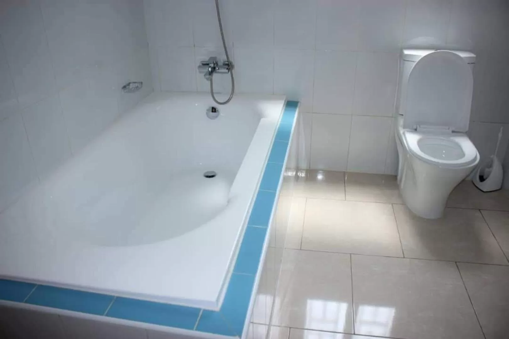 Bathroom in Hôtel Maisons-Sifa