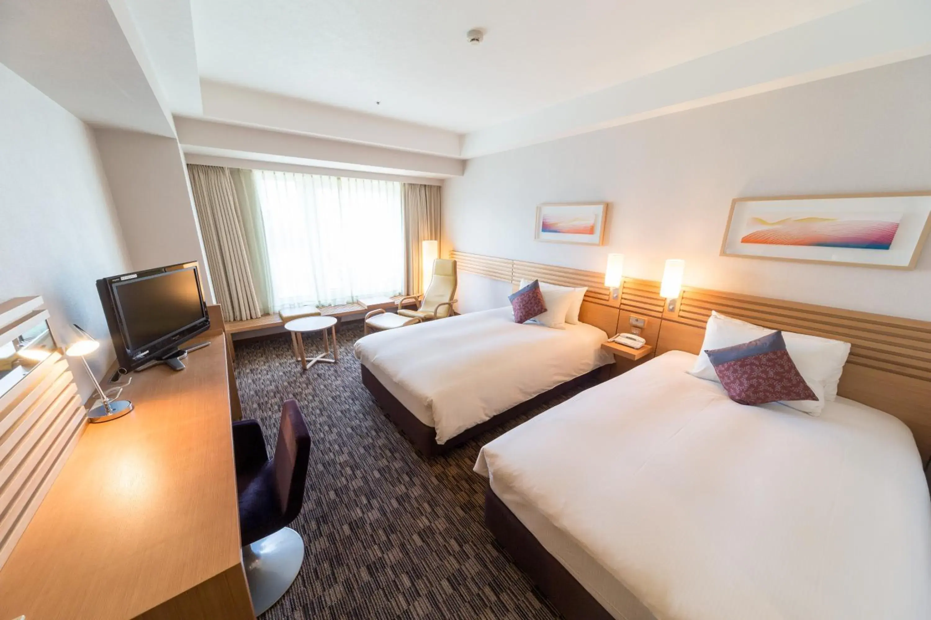 Bed, TV/Entertainment Center in Hotel Resol Trinity Sapporo