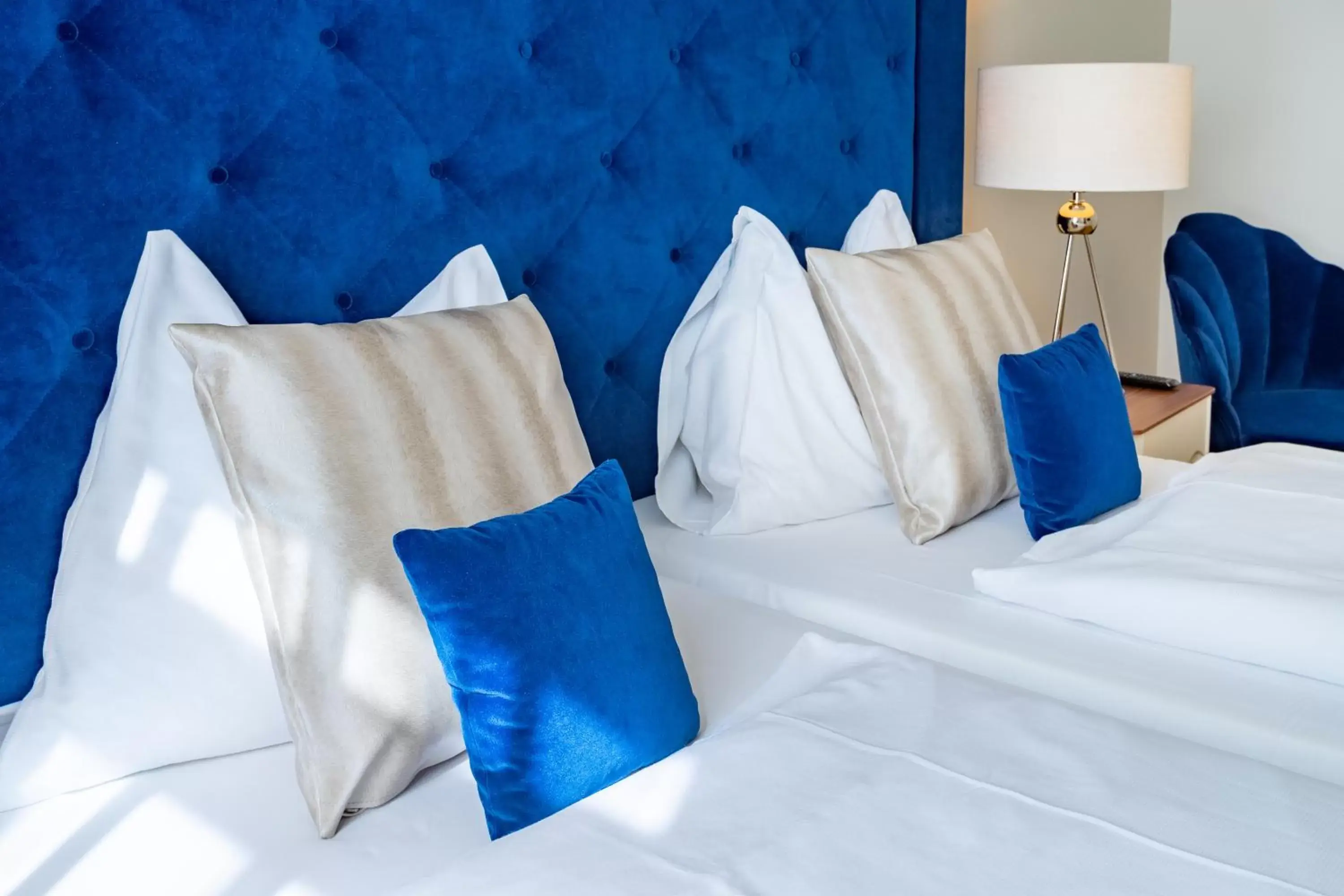 Living room, Bed in Theaterhotel & Suites Wien Living room, Bed in Theaterhotel & Suites Wien