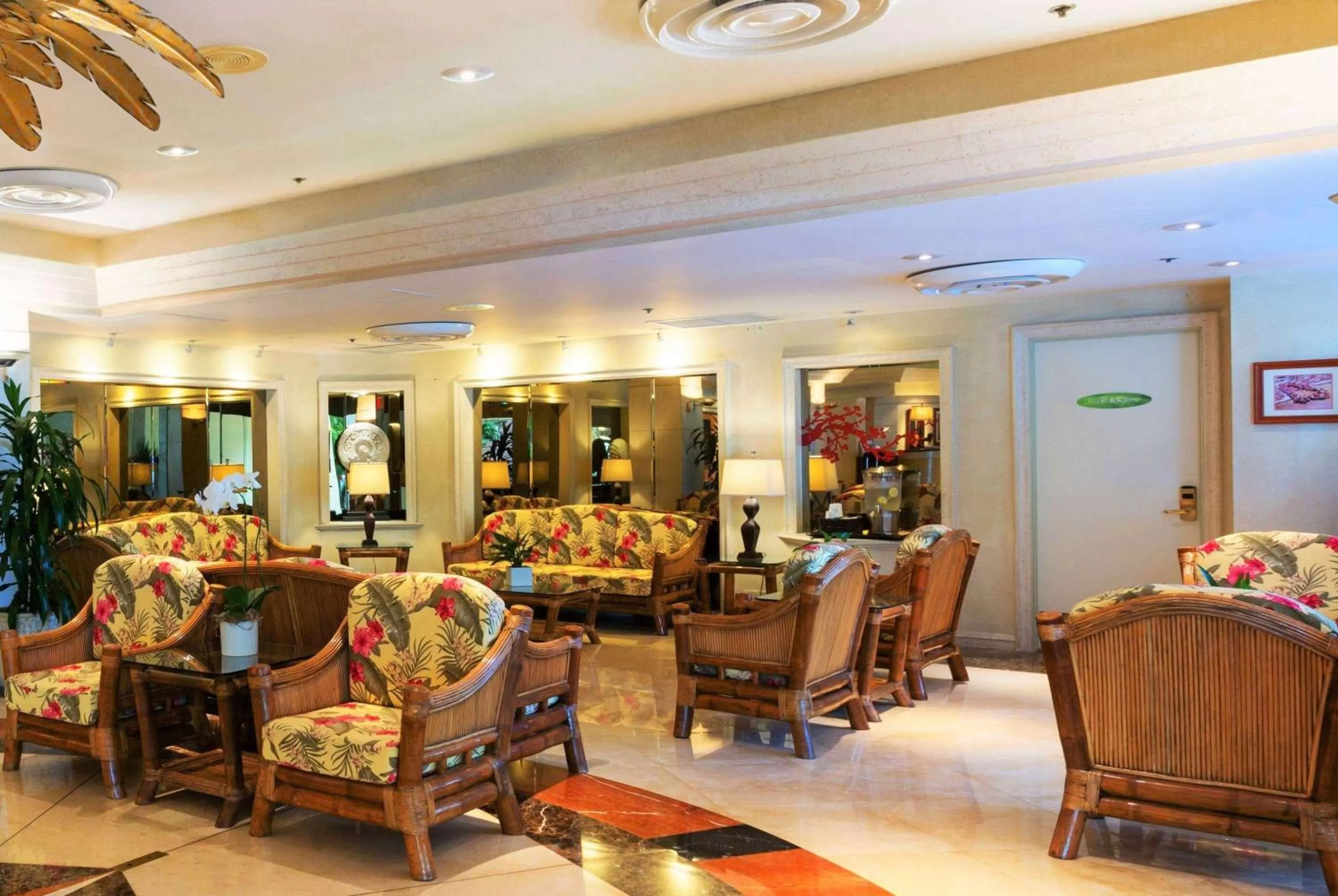 Lobby or reception in Ramada Plaza by Wyndham Waikiki