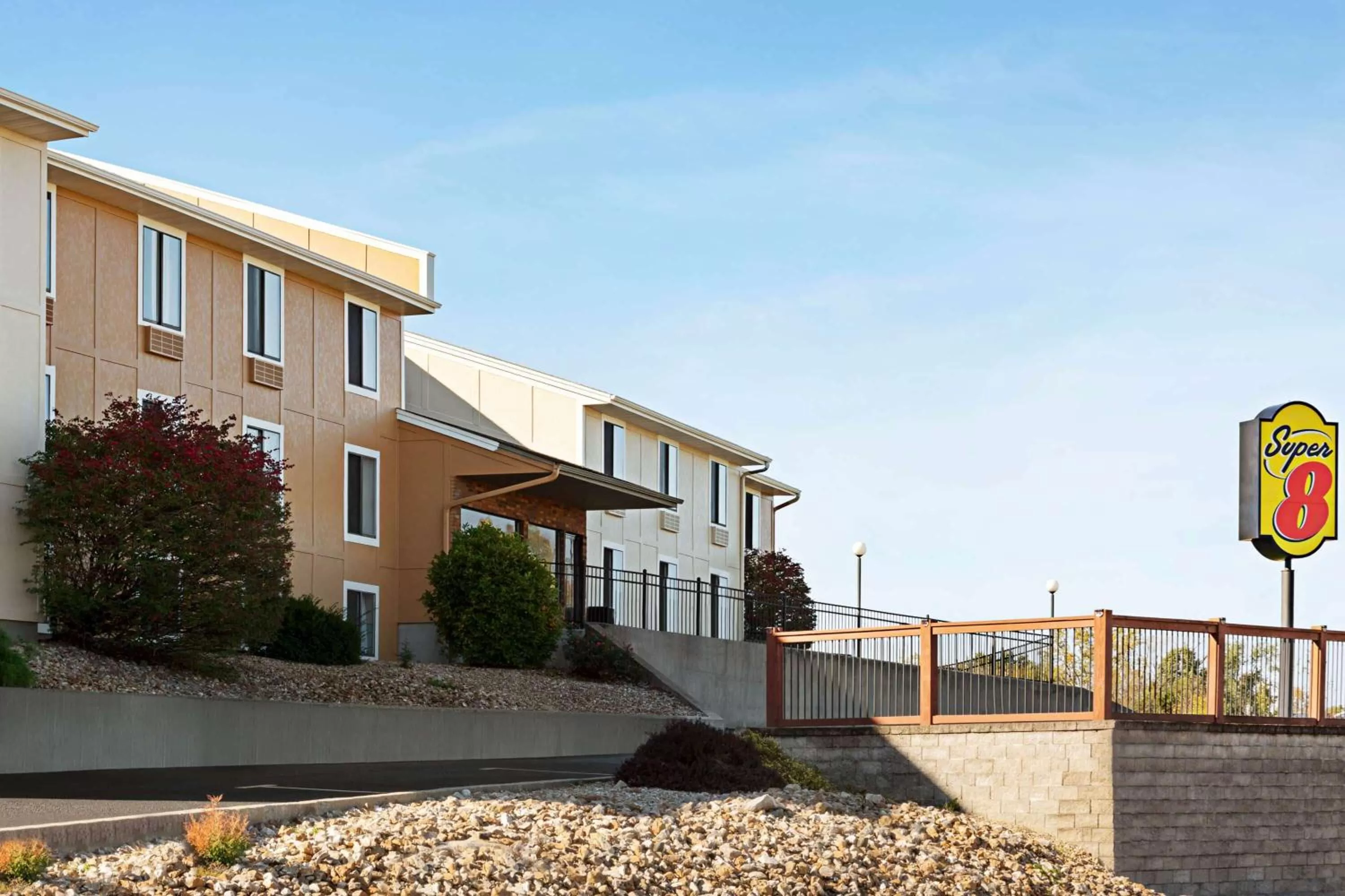 Property building in Super 8 by Wyndham Hannibal